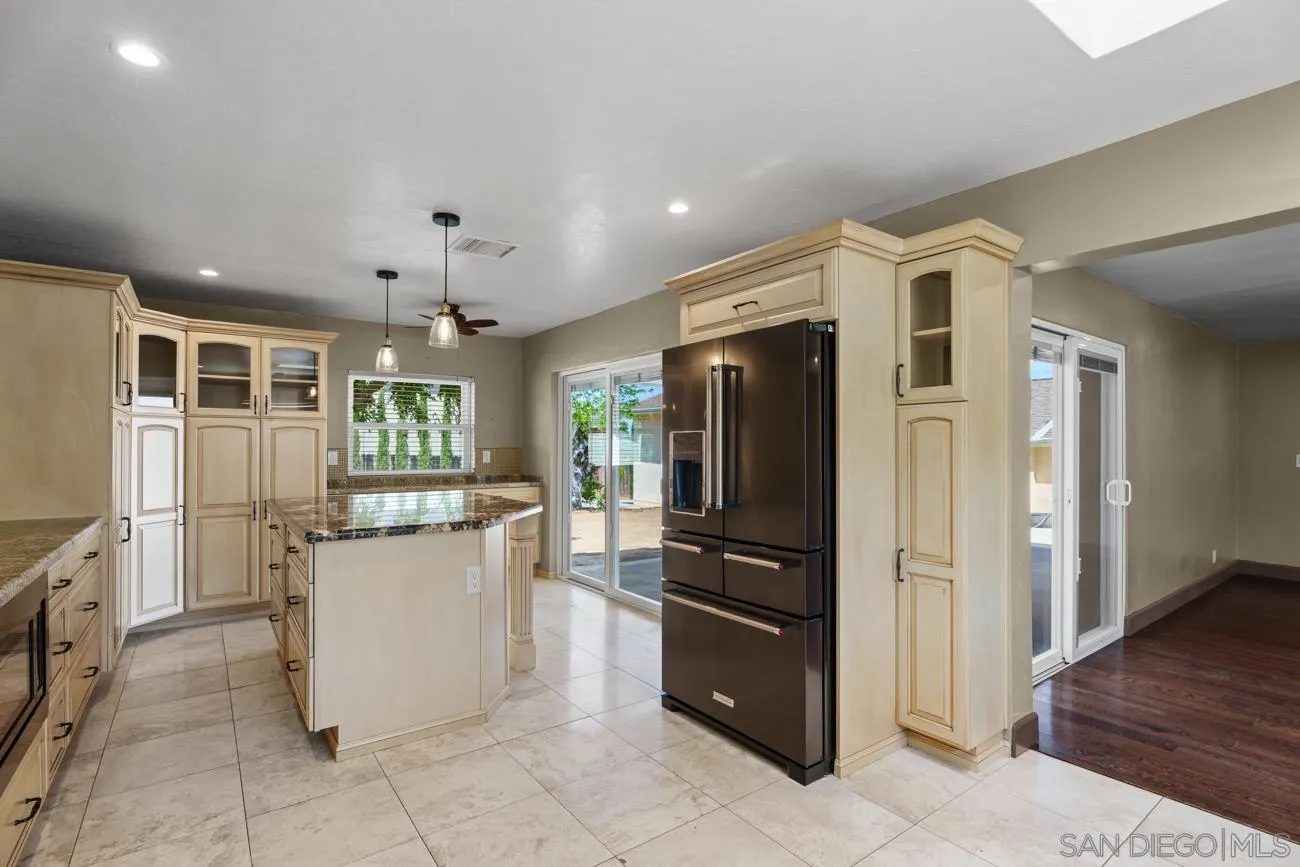 https://cdn.realtyfeed.com/cdn/127/260018005/8ea747d87cdf0d0ad75ea16d76907084.webp