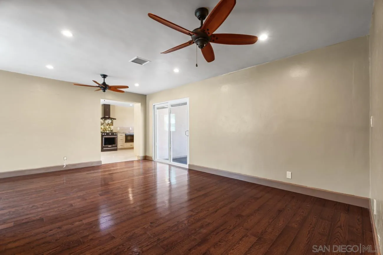 https://cdn.realtyfeed.com/cdn/127/260018005/e91dd3f8ed821ff6f96e4d16a918aa12.webp