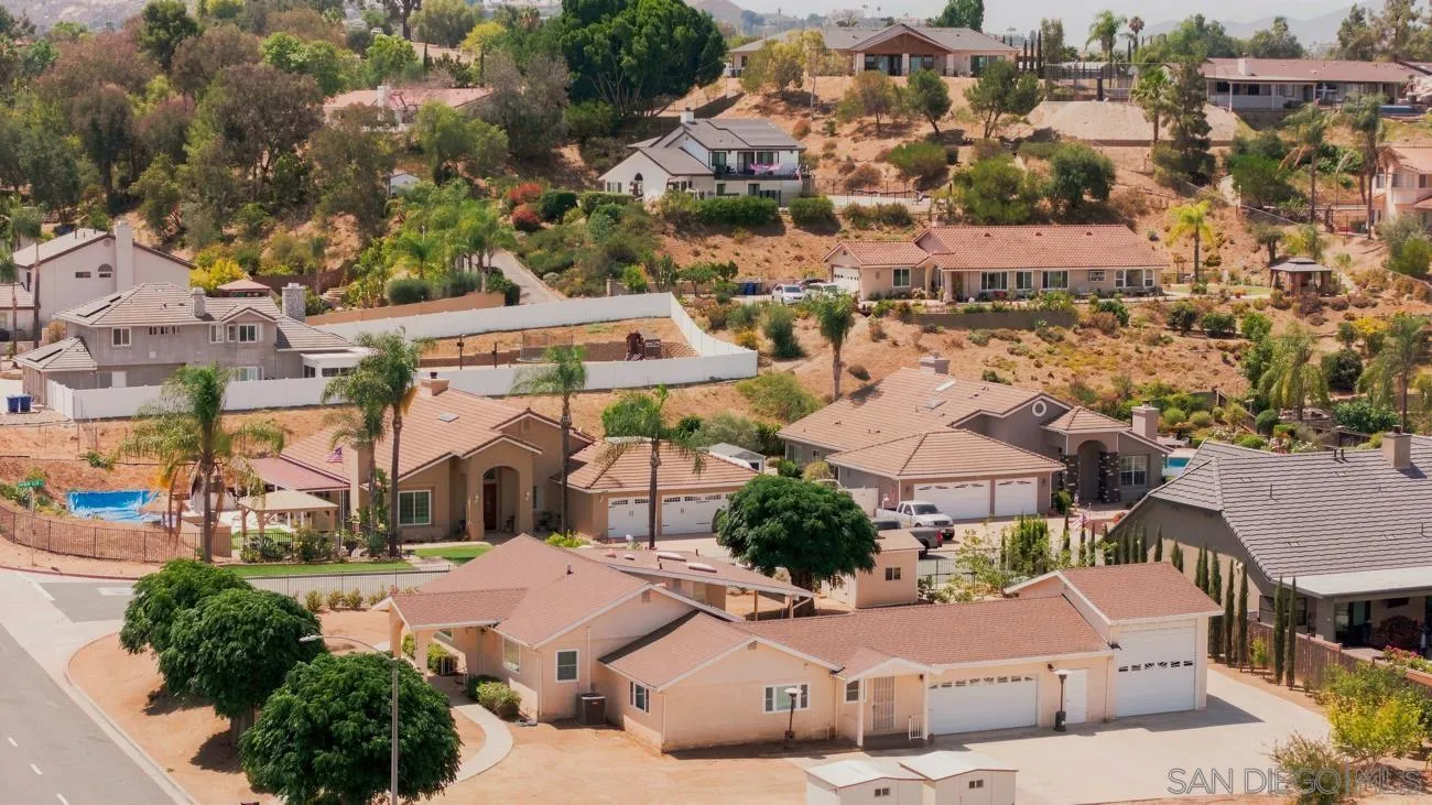 https://cdn.realtyfeed.com/cdn/127/260018005/e9ff85a323b34b47a84edcddf3905ebd.webp