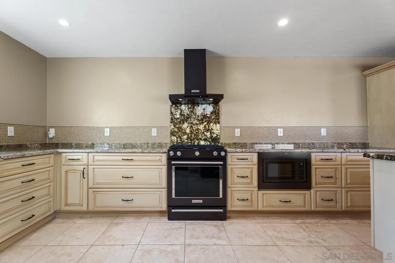 https://cdn.realtyfeed.com/cdn/127/260018005/fbc1df6a4297a68db1e84b2604c671c9.webp