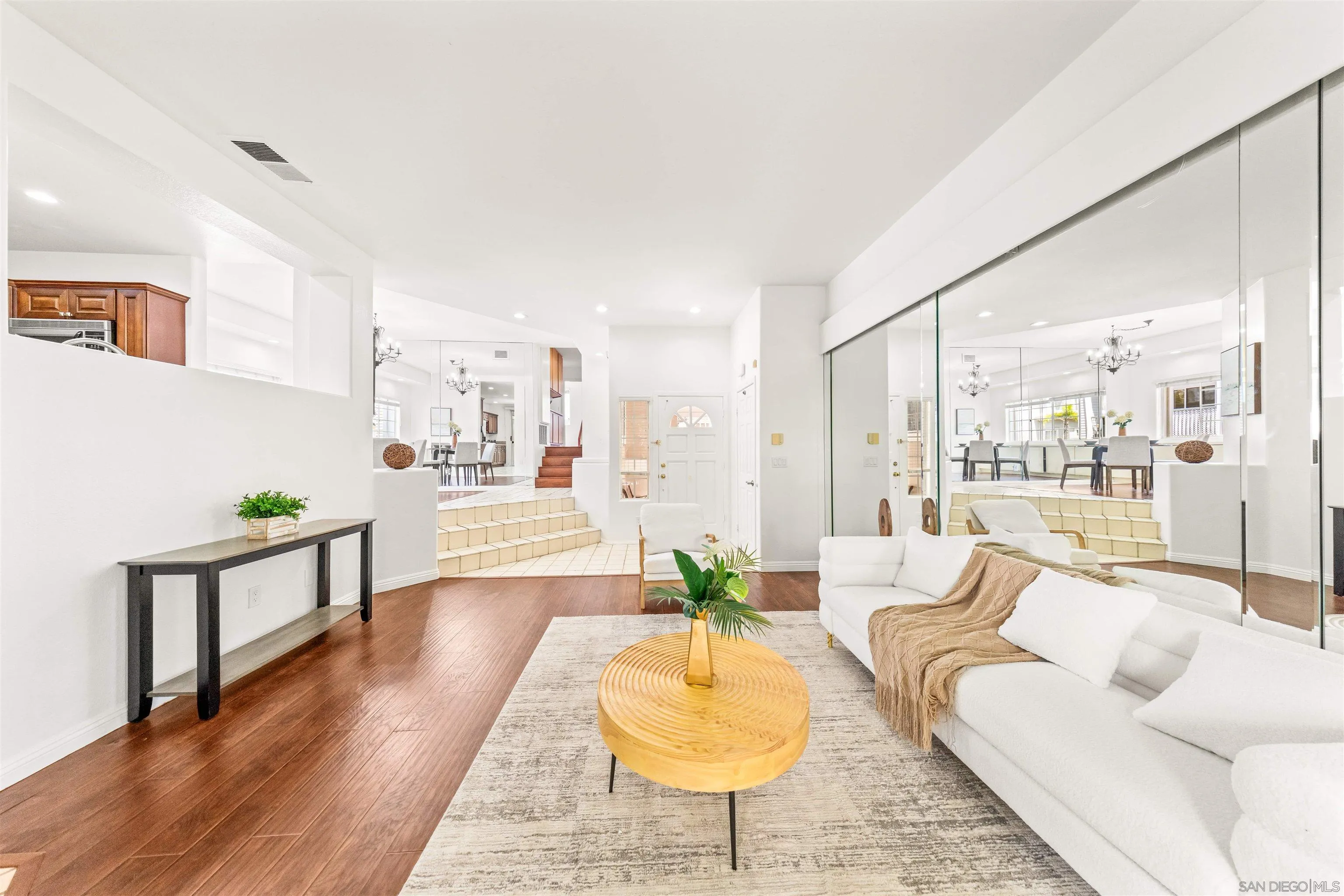 https://cdn.realtyfeed.com/cdn/127/260018009/22cb17f637373d9a5c4eb4ecd78bbbc3.webp