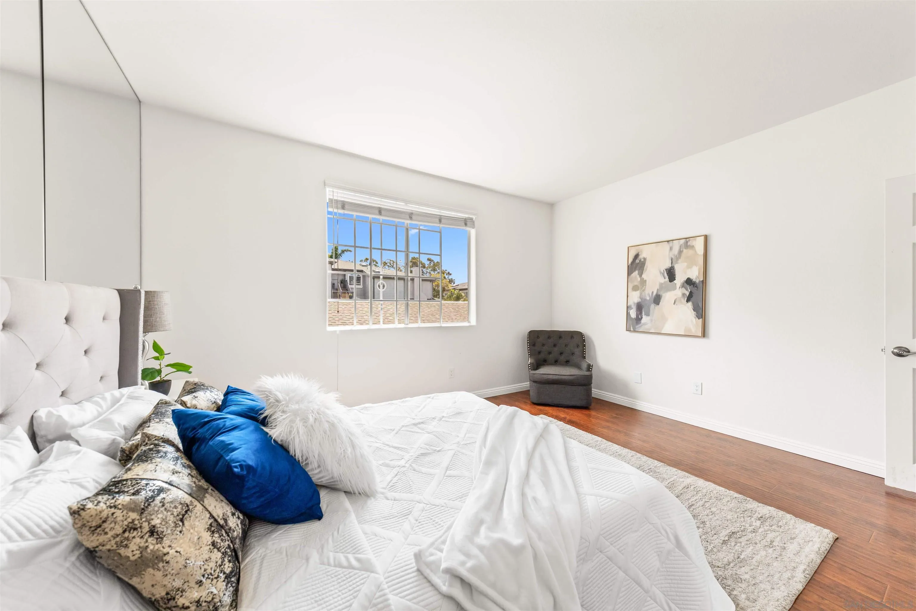 https://cdn.realtyfeed.com/cdn/127/260018009/516a16f7385b4f3773fd450d37b3d665.webp