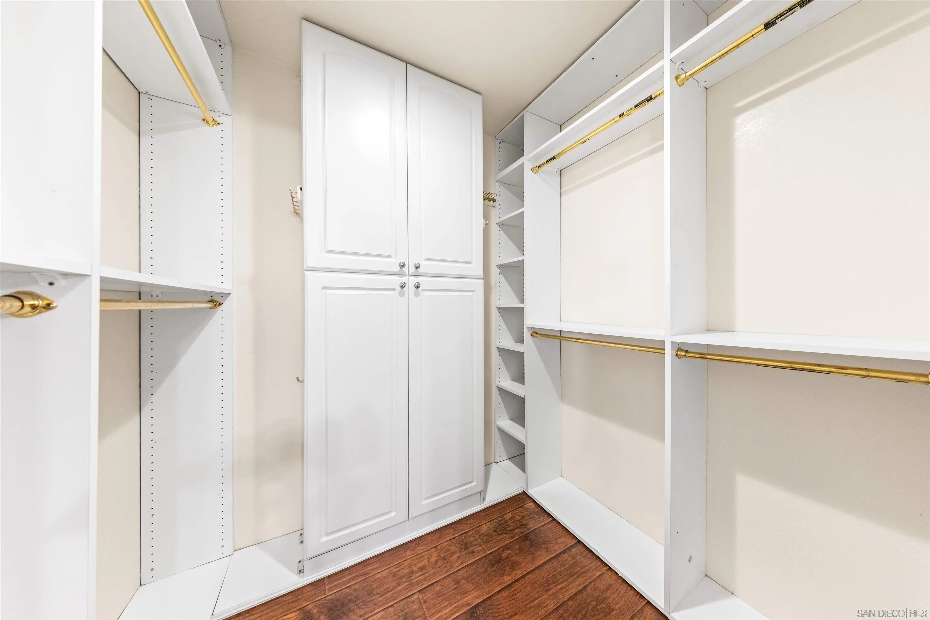 https://cdn.realtyfeed.com/cdn/127/260018009/899c14c91477bd9a69f5b24c32185daa.webp