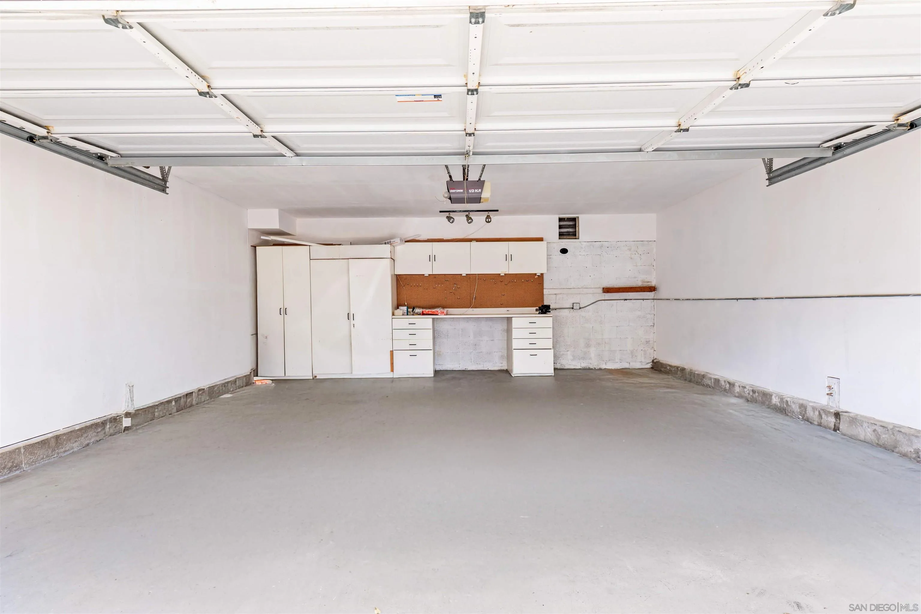 https://cdn.realtyfeed.com/cdn/127/260018009/ac3728d47c7b3535784983e4c8d06d5a.webp