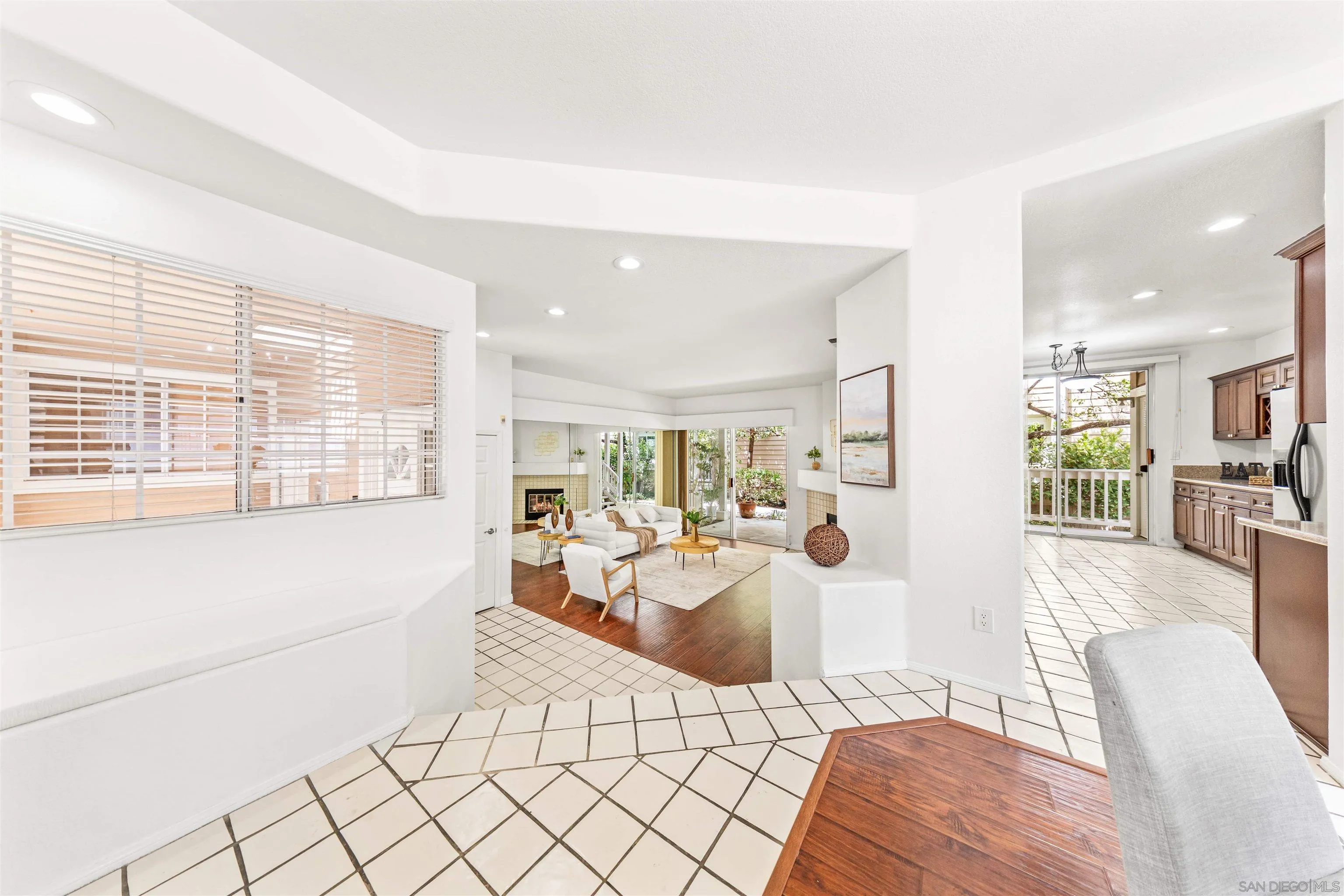 https://cdn.realtyfeed.com/cdn/127/260018009/e31b1ce2ca638a2ed8b61bd99c751860.webp