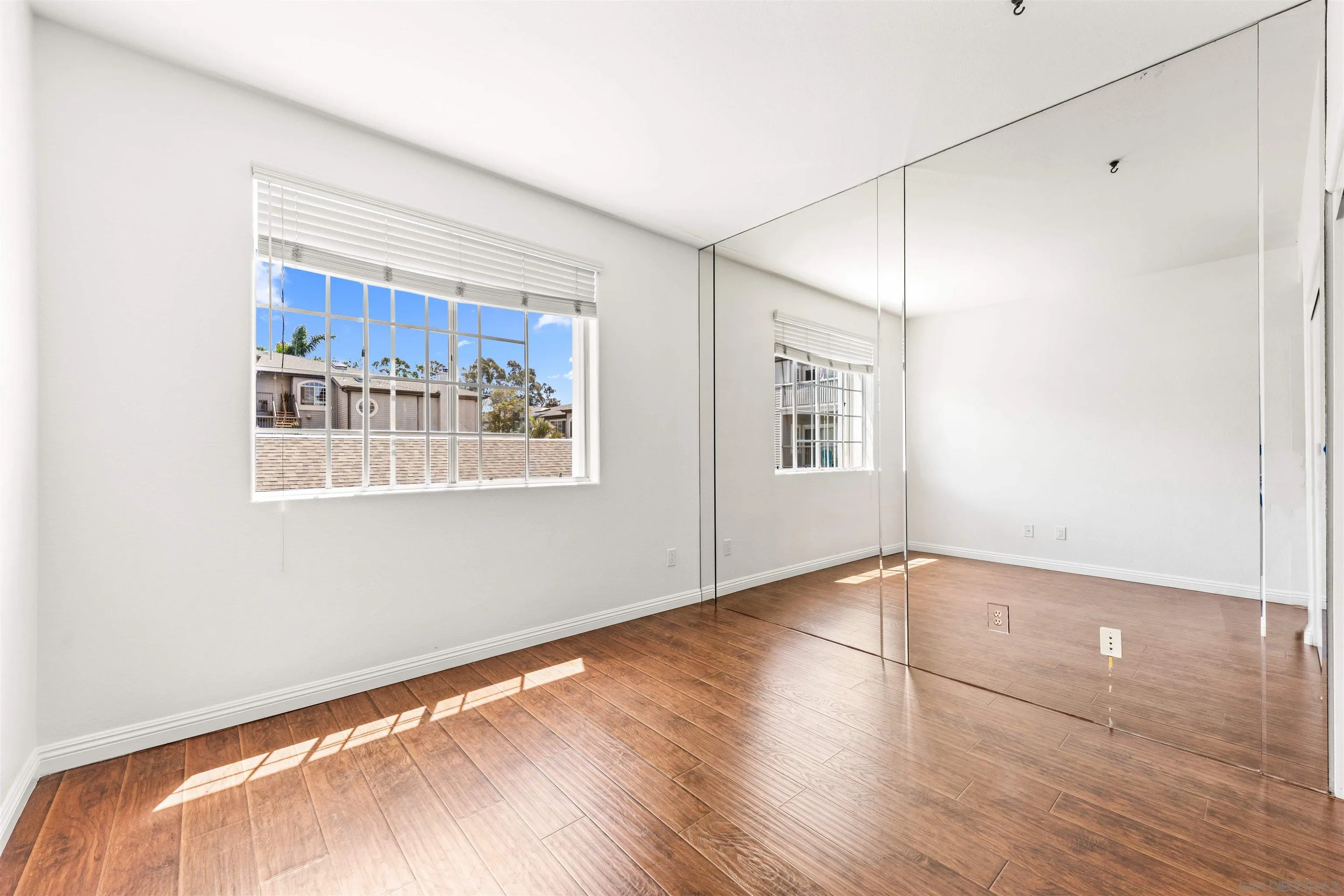 https://cdn.realtyfeed.com/cdn/127/260018009/e46dc97b723c08bd9d00f4f69112d327.webp