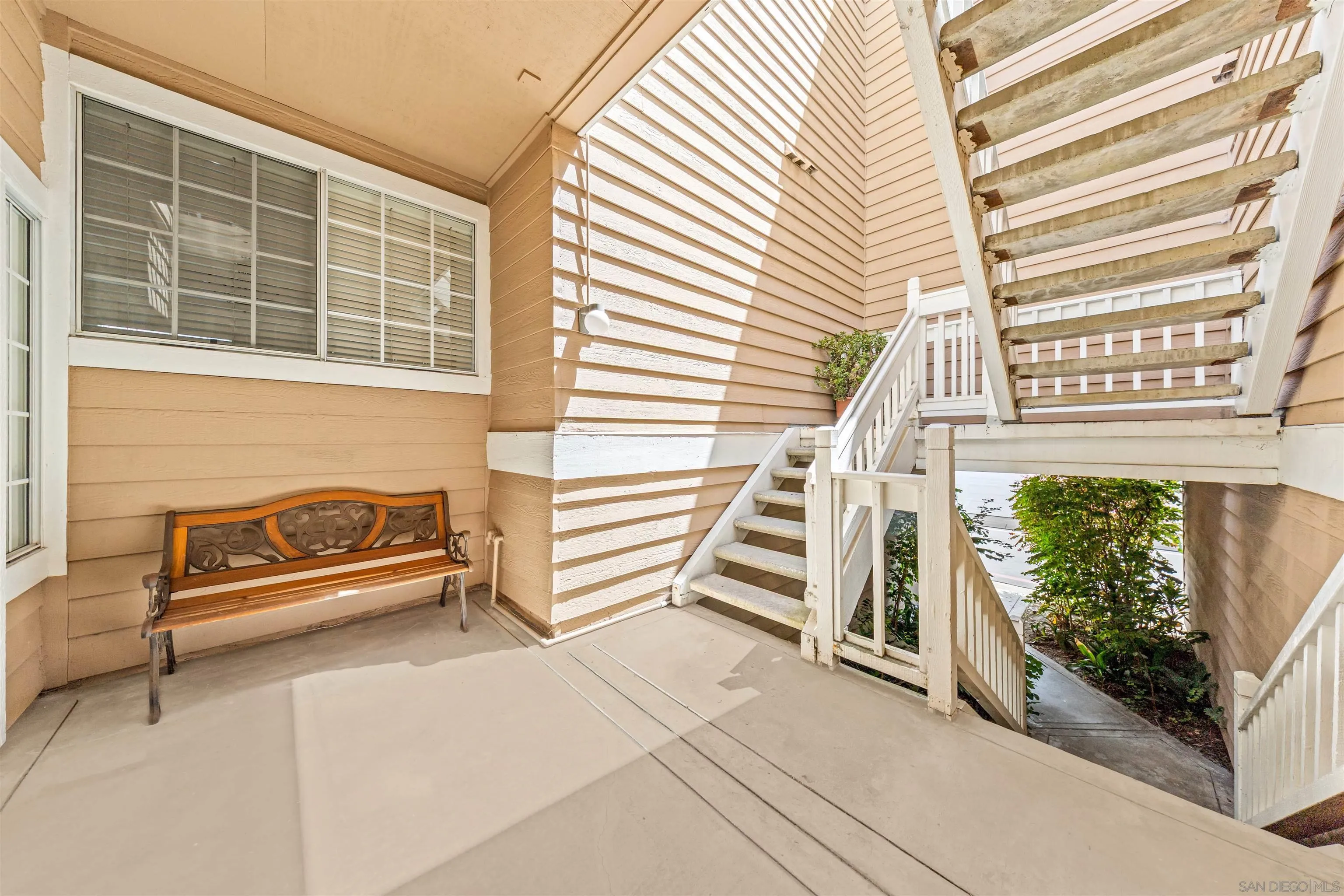 https://cdn.realtyfeed.com/cdn/127/260018009/f75f0d7f85bb29262f7b0ea1b8eed5de.webp
