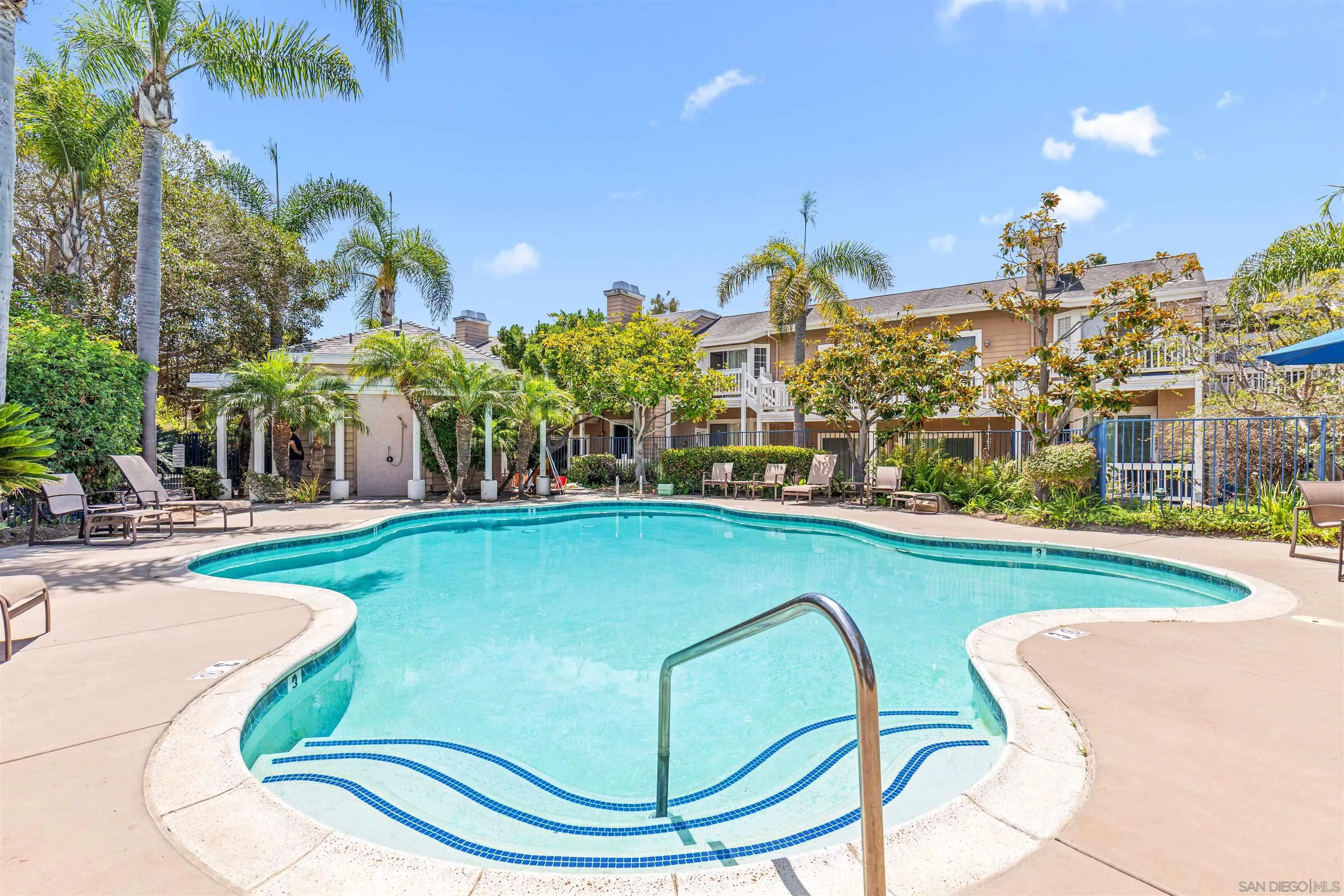 https://cdn.realtyfeed.com/cdn/127/260018009/fdcbcb866aa329d3173618f746ca410c.webp