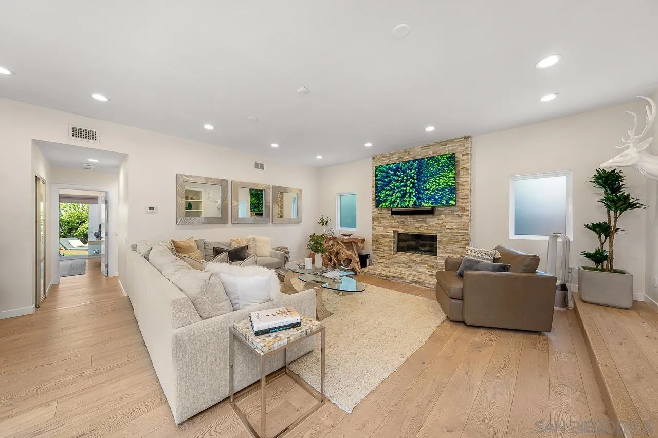 https://cdn.realtyfeed.com/cdn/127/260018011/143bbac8ee5a2878ebce3ab790d07e5c.webp