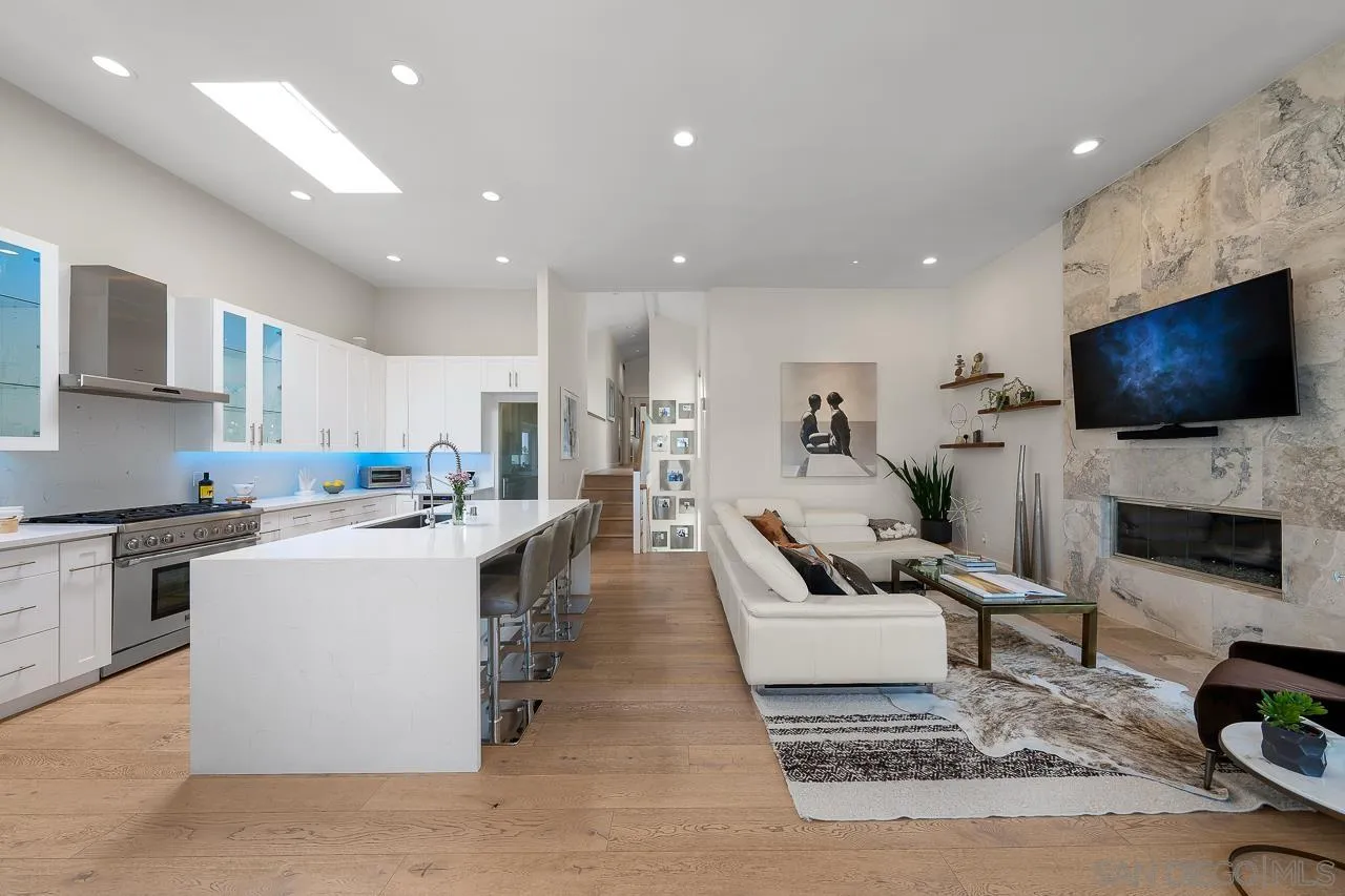 https://cdn.realtyfeed.com/cdn/127/260018011/26b1d59c907598cd66e637beee083684.webp