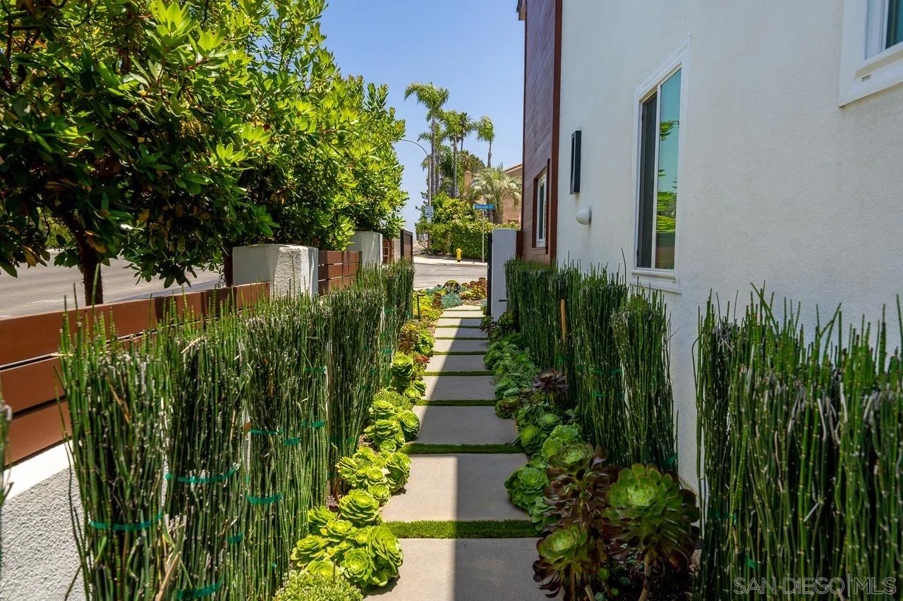 https://cdn.realtyfeed.com/cdn/127/260018011/696a20e361bb4add8fd421b61f08d35f.webp