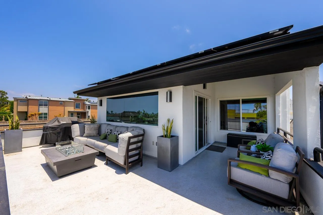 https://cdn.realtyfeed.com/cdn/127/260018011/8107c187efc9a240810d18a1c8c62c11.webp