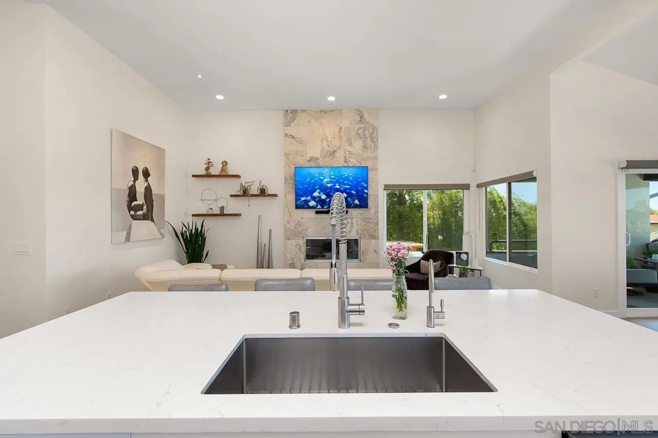 https://cdn.realtyfeed.com/cdn/127/260018011/b233b3a1b565c2c3f192fcb6cd396afe.webp