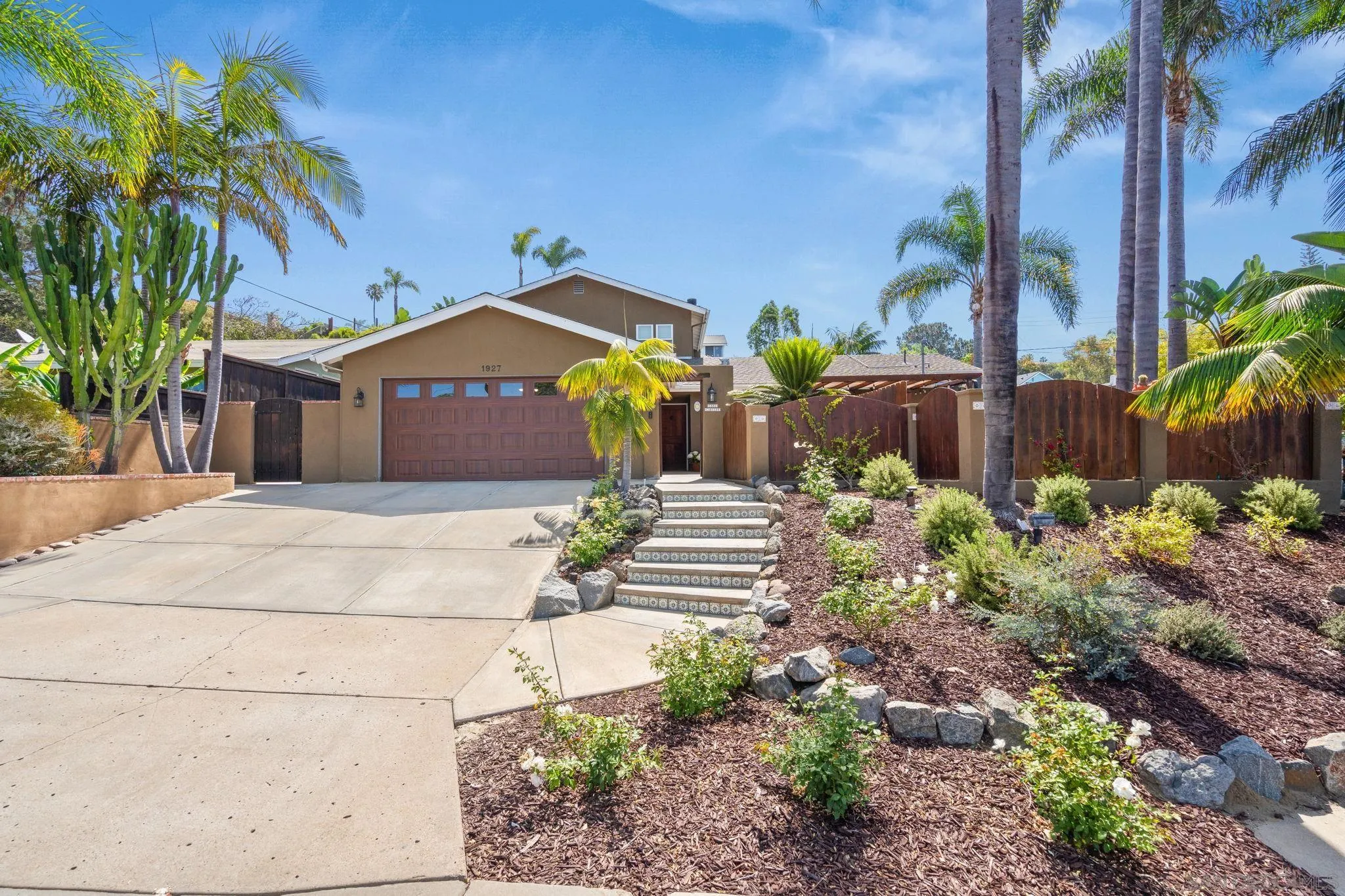 https://cdn.realtyfeed.com/cdn/127/260018012/2de587d5fb6f70e051c37ed5e6d4efa2.webp