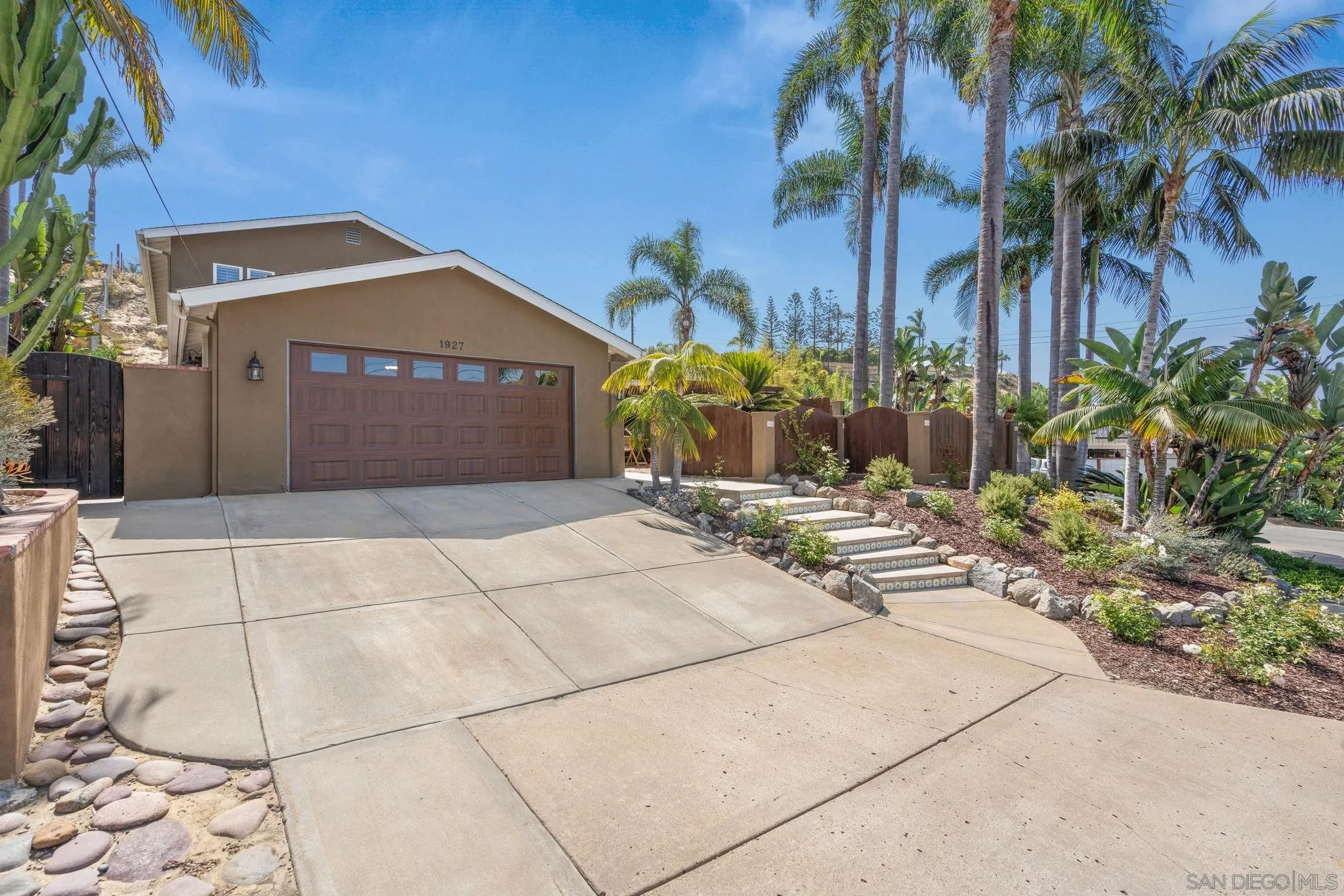 https://cdn.realtyfeed.com/cdn/127/260018012/4457432ee6de42ba59c9a5924162ba76.webp
