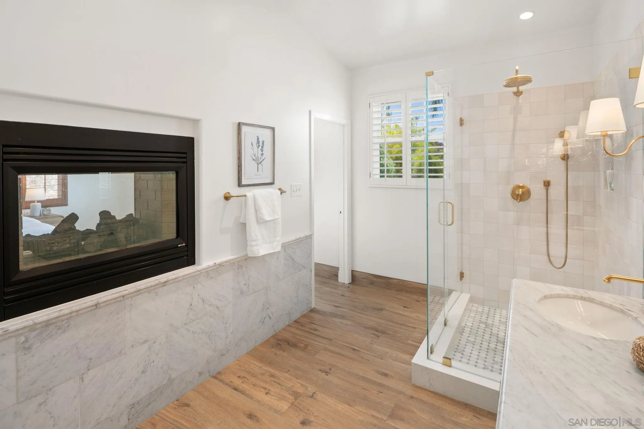 https://cdn.realtyfeed.com/cdn/127/260018012/801d24606e911d6901c94994eeef9352.webp