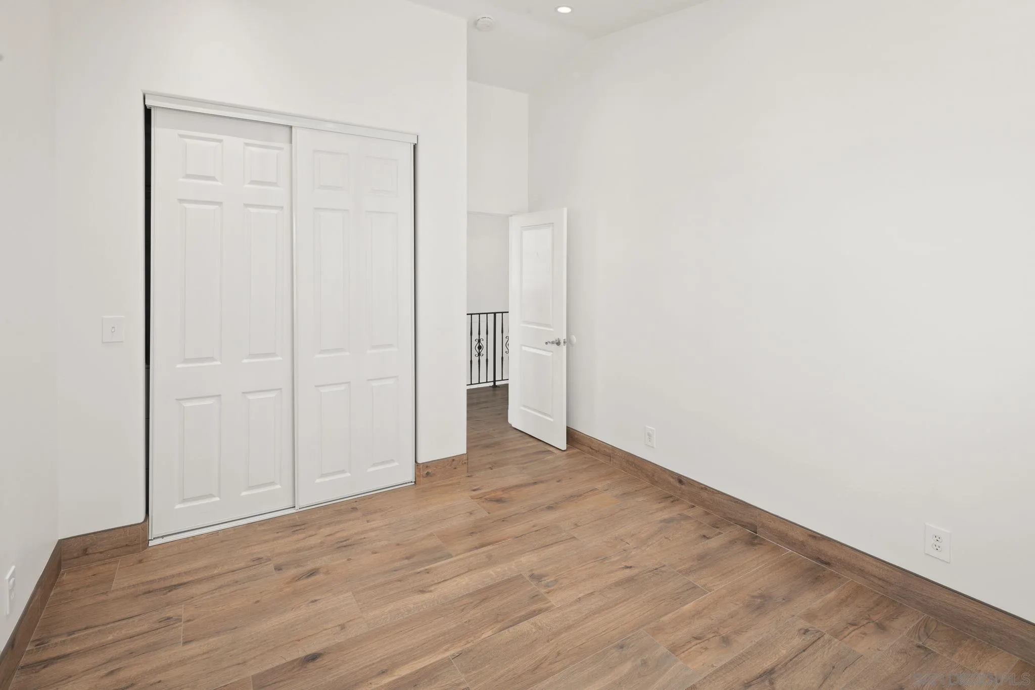https://cdn.realtyfeed.com/cdn/127/260018012/b5d4f8dfa485e16a36552aa72c9e9b8b.webp