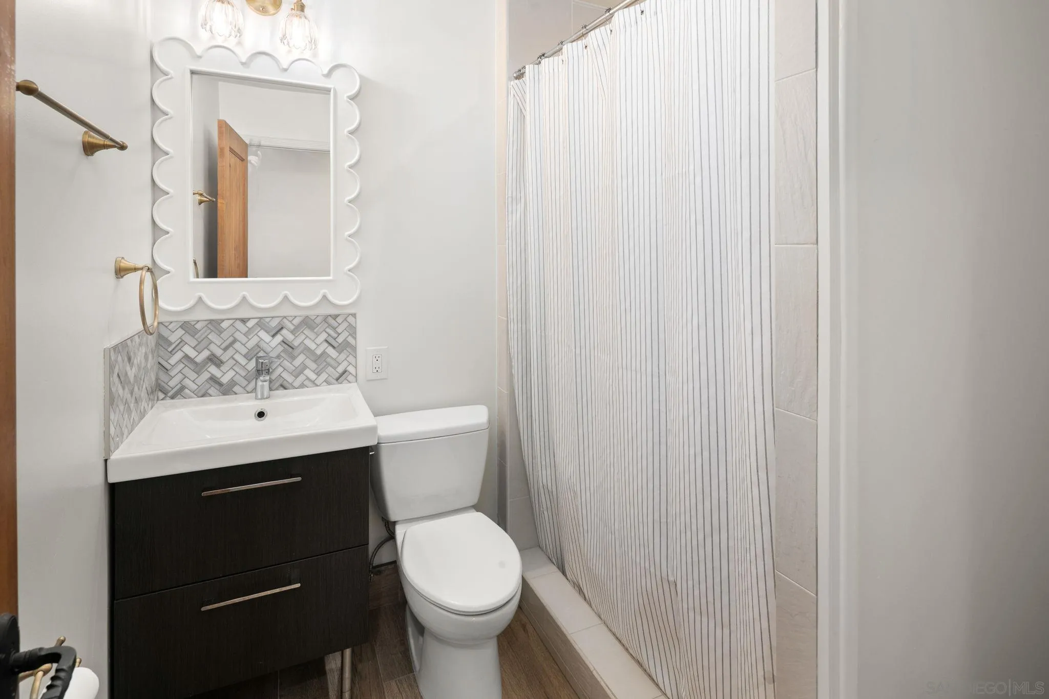 https://cdn.realtyfeed.com/cdn/127/260018012/f10bde0a2c9d179ccd927bf110715b7f.webp