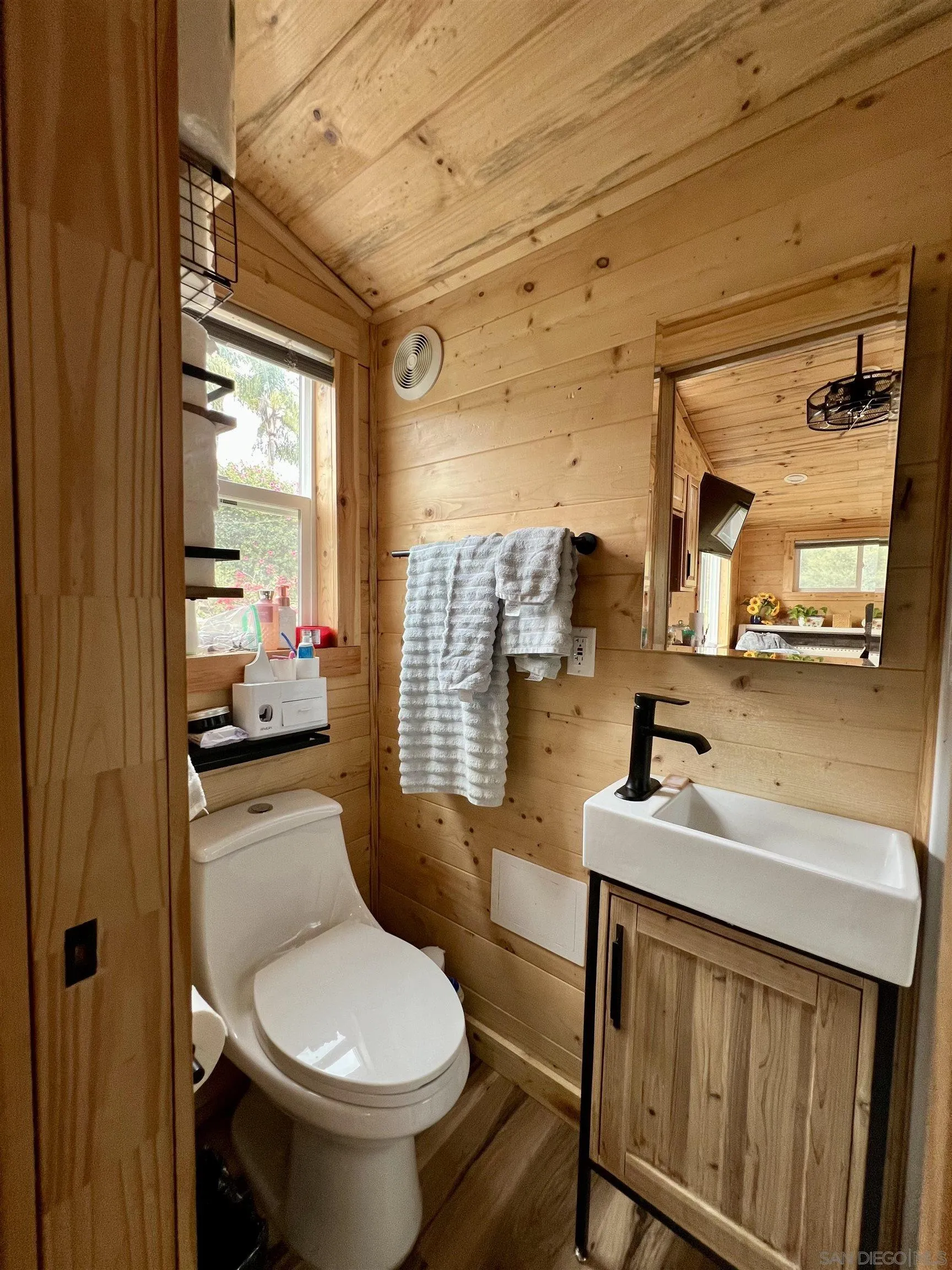 https://cdn.realtyfeed.com/cdn/127/260018018/071aac93889342da739bf9de71a83f2e.webp