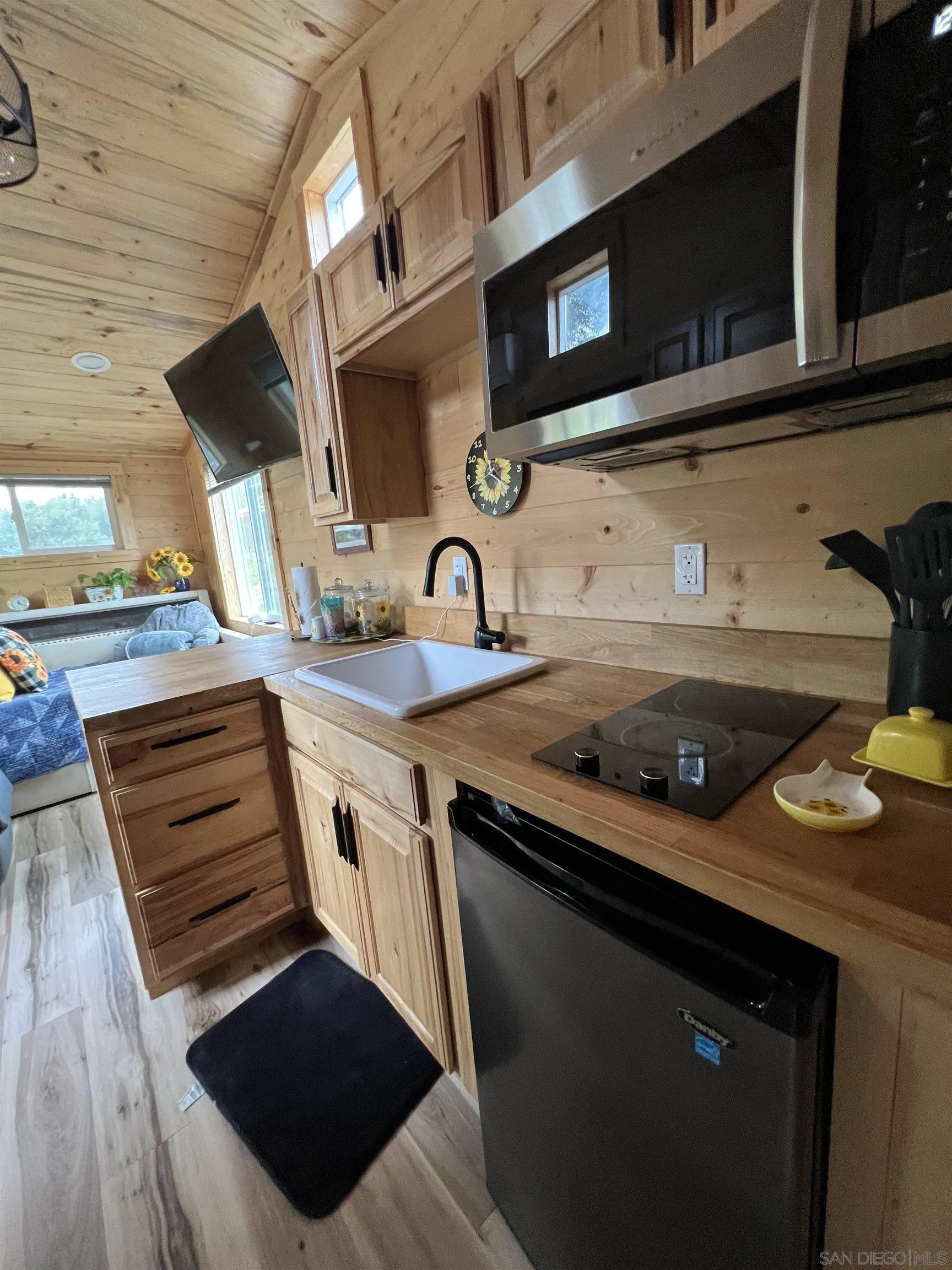 https://cdn.realtyfeed.com/cdn/127/260018018/36adb30634377bc6368074ceb9bef9e1.webp