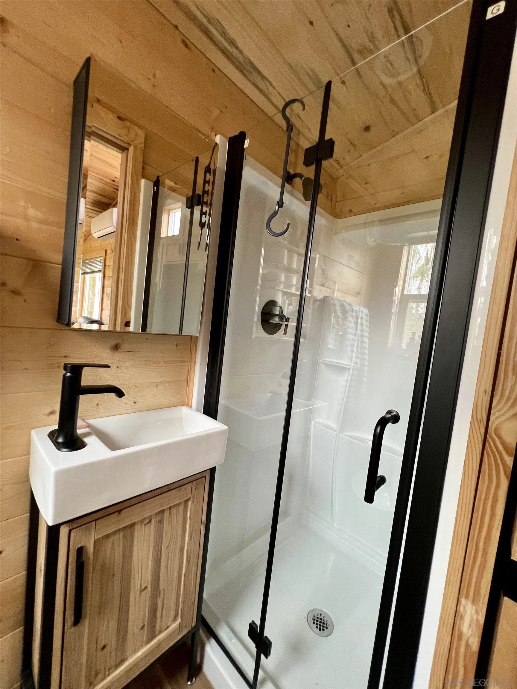https://cdn.realtyfeed.com/cdn/127/260018018/a3f2ec1466cb04182eae657df095a8ac.webp