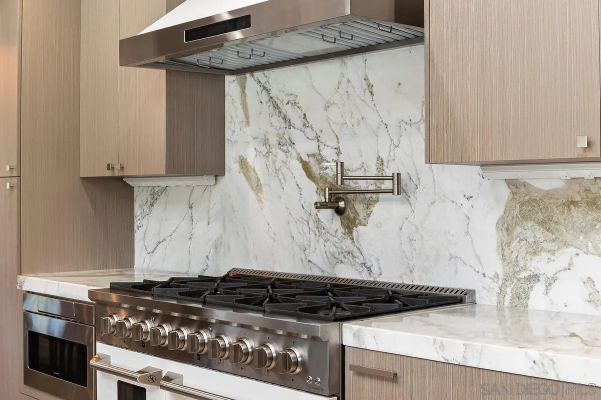 https://cdn.realtyfeed.com/cdn/127/260018018/ec6e66a113168aafd49e4a328d27e1bd.webp