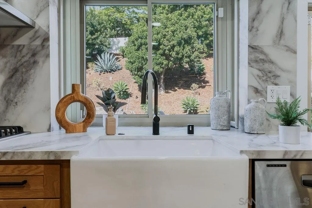 https://cdn.realtyfeed.com/cdn/127/260018021/c354ad2a477c96f7a31db92322de19f1.webp