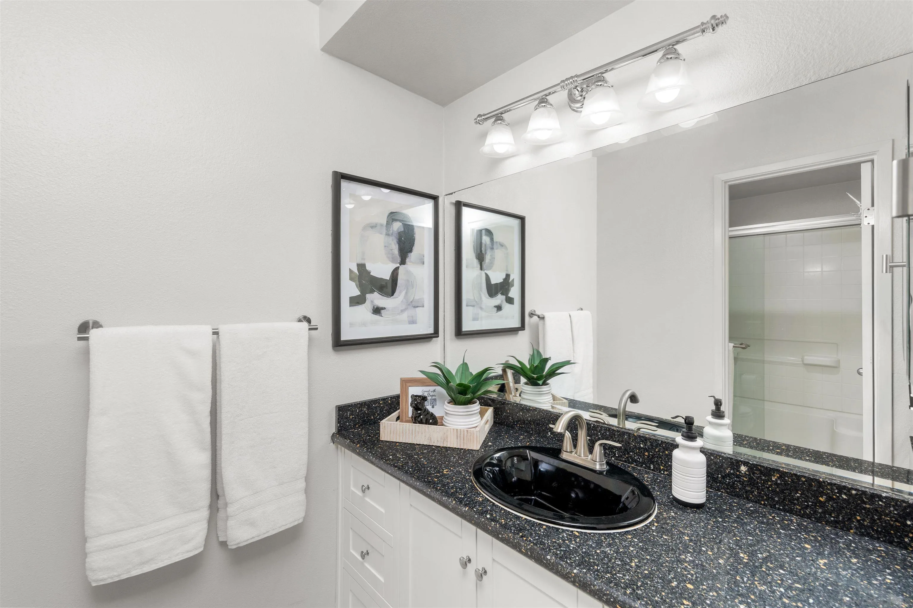 Photo #13: 260018024 Listing: Photo #13