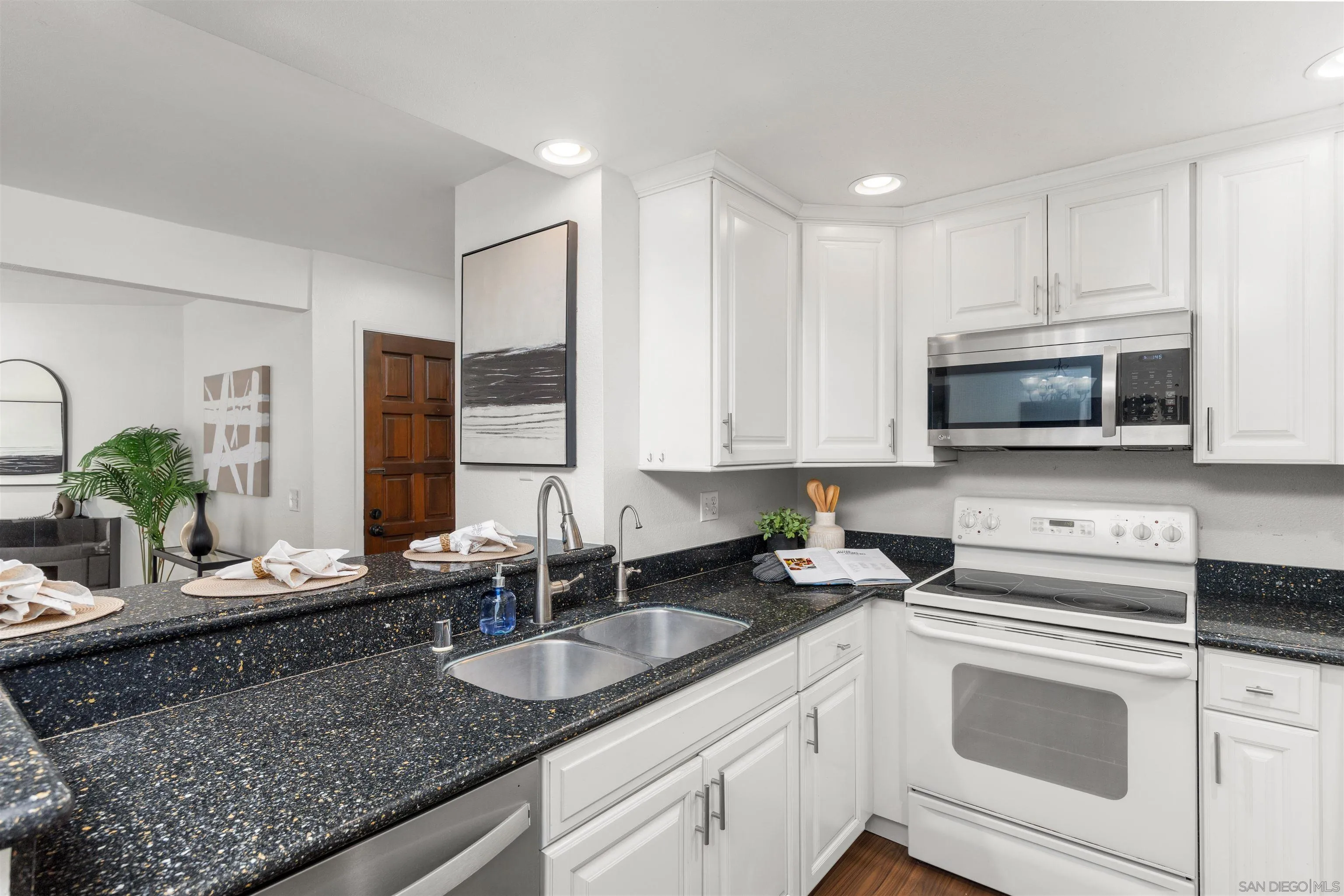 Photo #8: 260018024 Listing: Photo #8