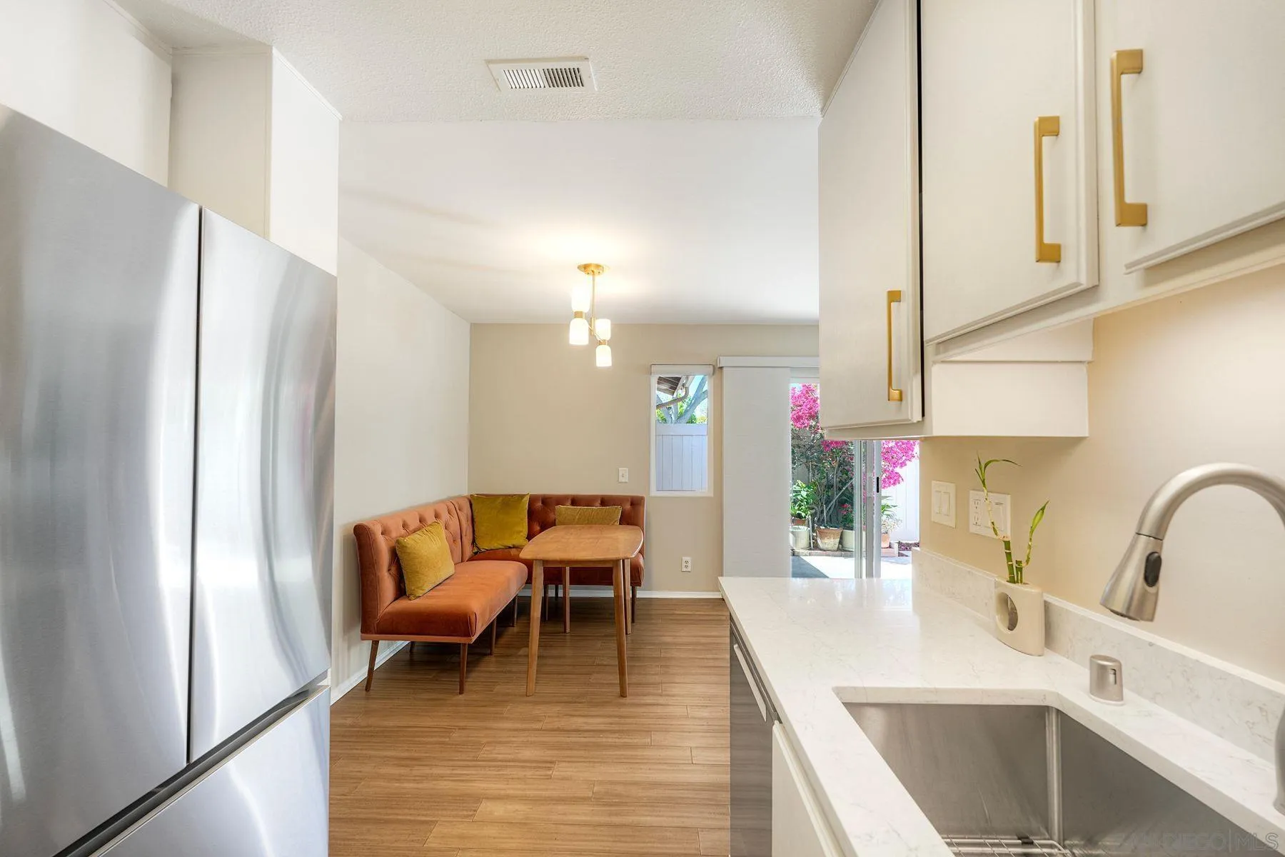 https://cdn.realtyfeed.com/cdn/127/260018026/0b33d7f930afcc2469d160a8397925da.webp