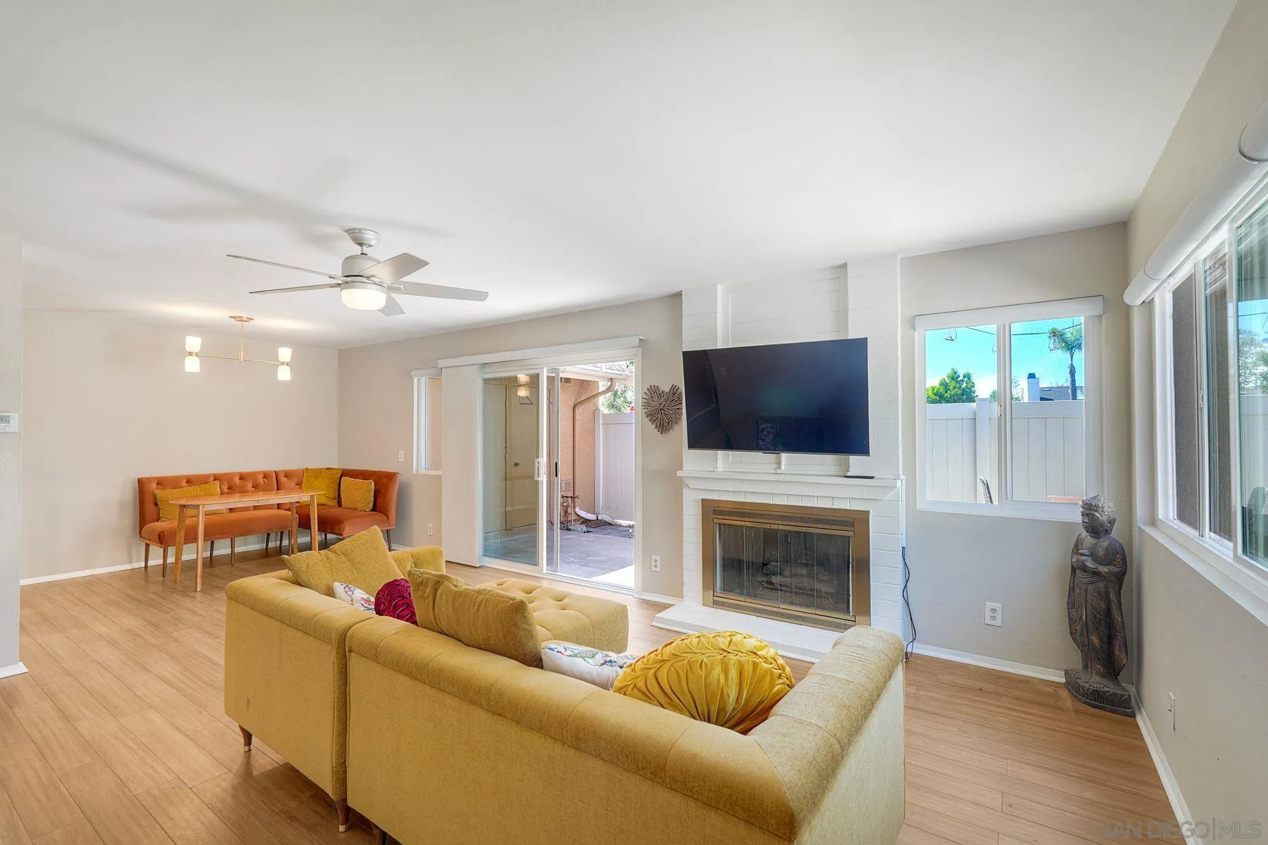 https://cdn.realtyfeed.com/cdn/127/260018026/42445d36707156df9ef7c0a8c4aa800f.webp