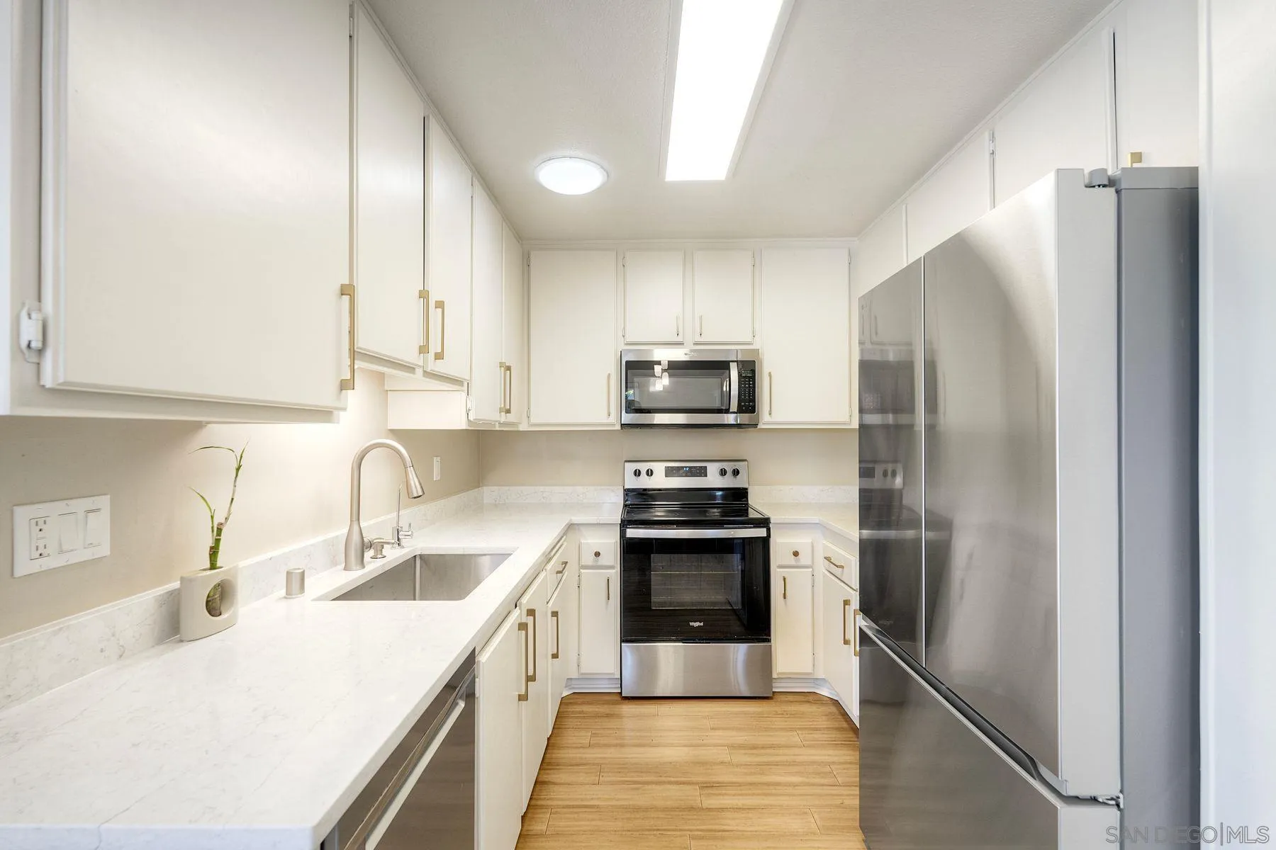 https://cdn.realtyfeed.com/cdn/127/260018026/6e314e84a5bdd4d2d3ffd773497cfa01.webp