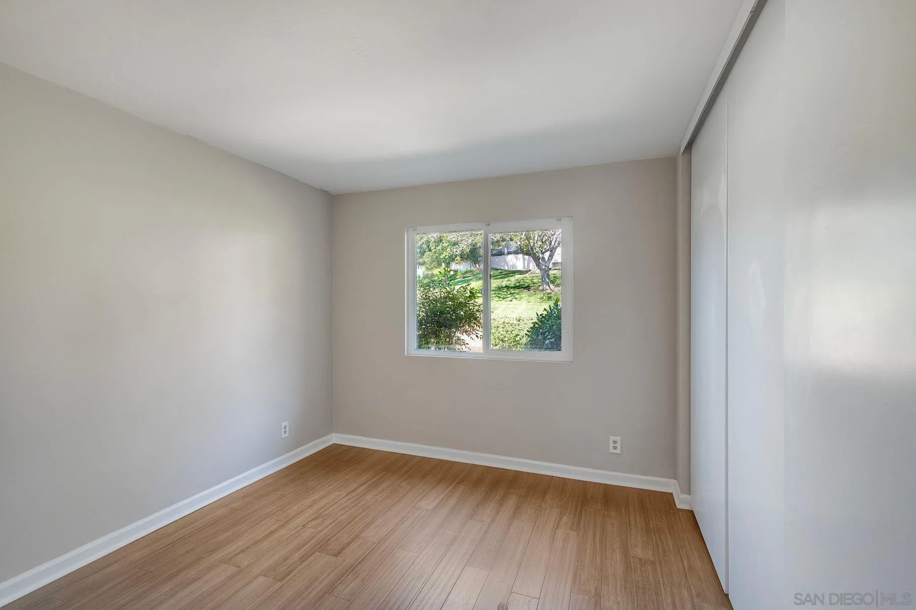 https://cdn.realtyfeed.com/cdn/127/260018026/fa57c2ee9de389bb7d148c9512329f59.webp