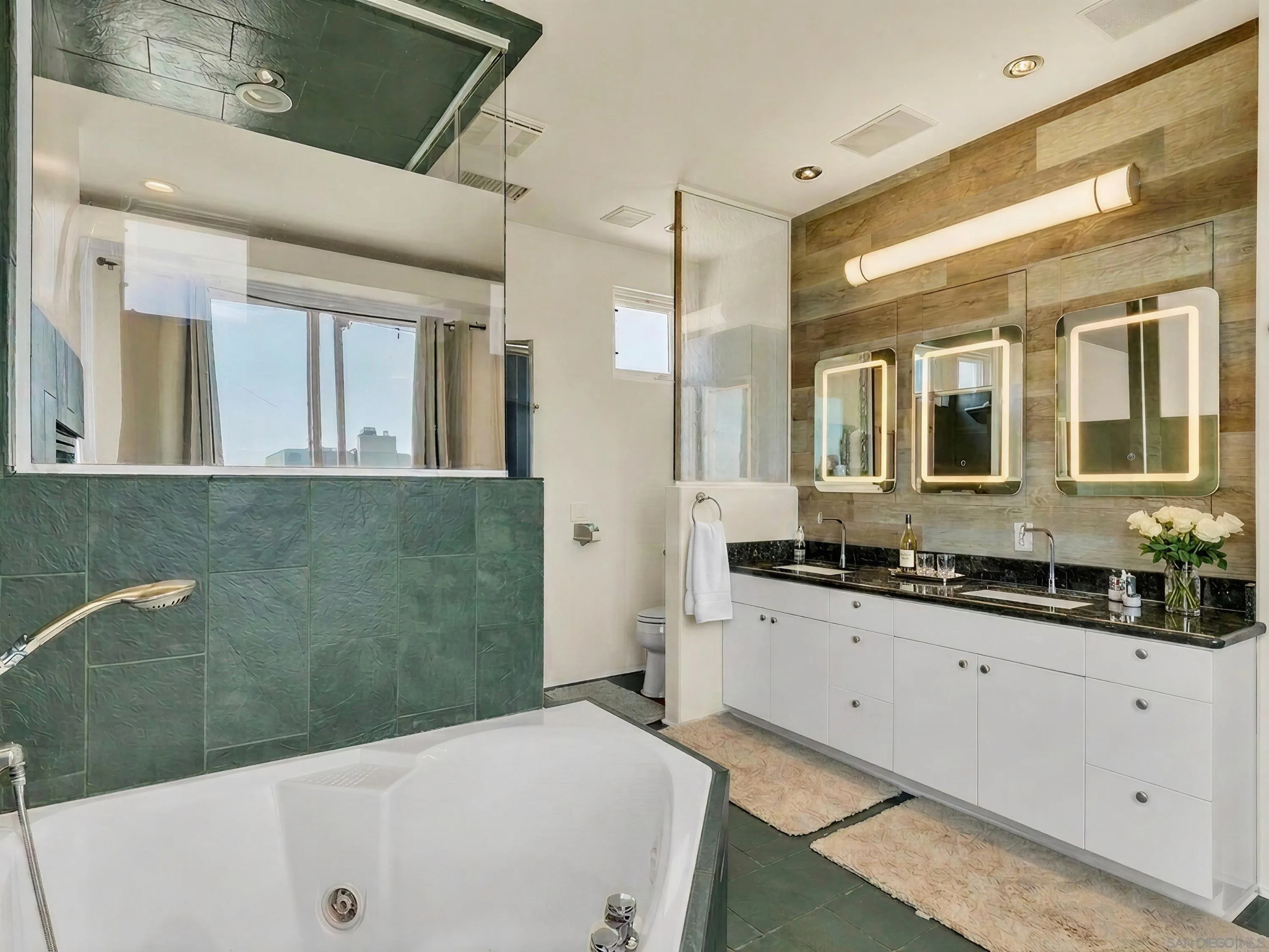 https://cdn.realtyfeed.com/cdn/127/260018030/21e85f5a9a92a235f6d5ef52f09846c3.webp