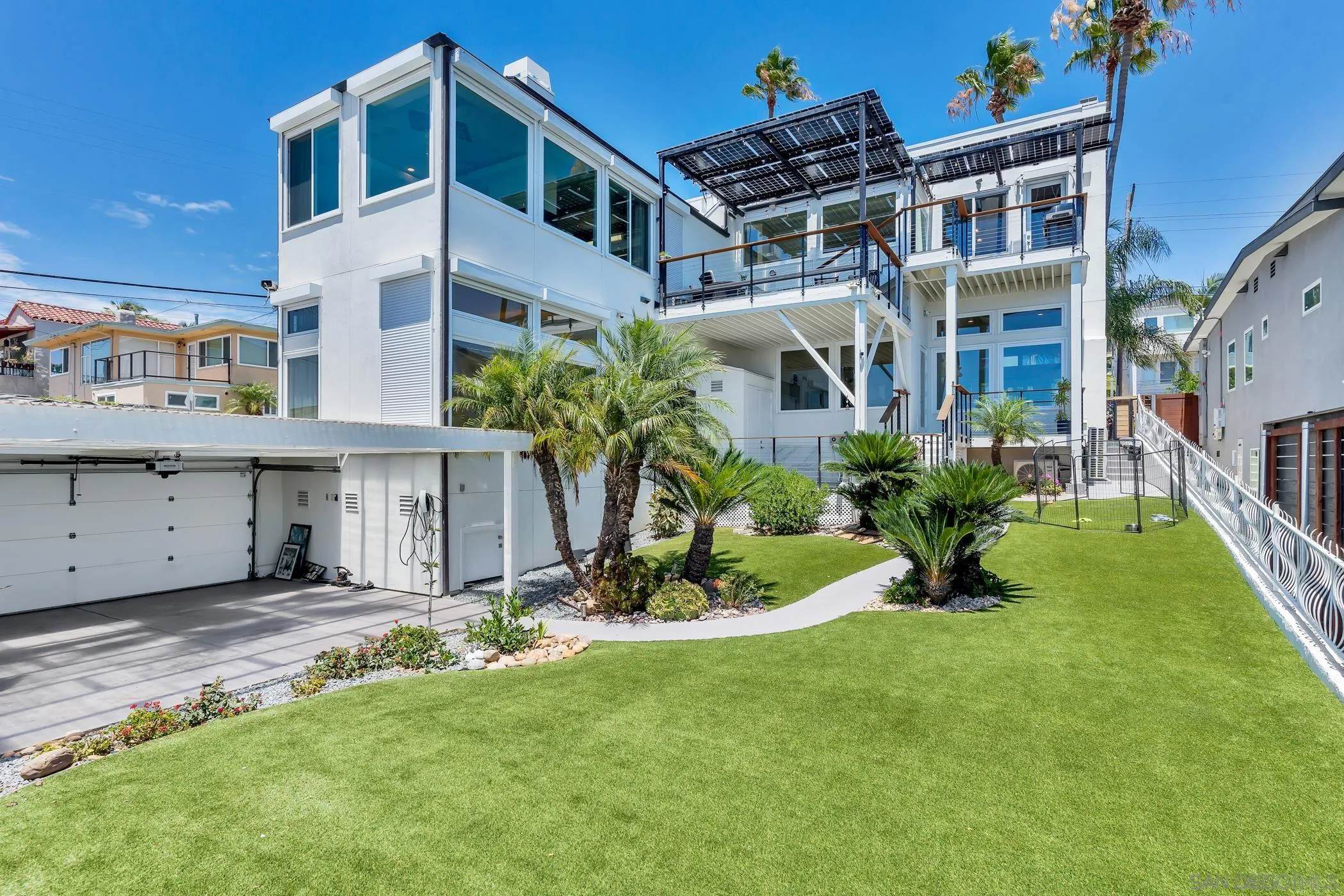 https://cdn.realtyfeed.com/cdn/127/260018030/4bf29bef5d7c0c9deb8bbffa5d50f3a3.webp