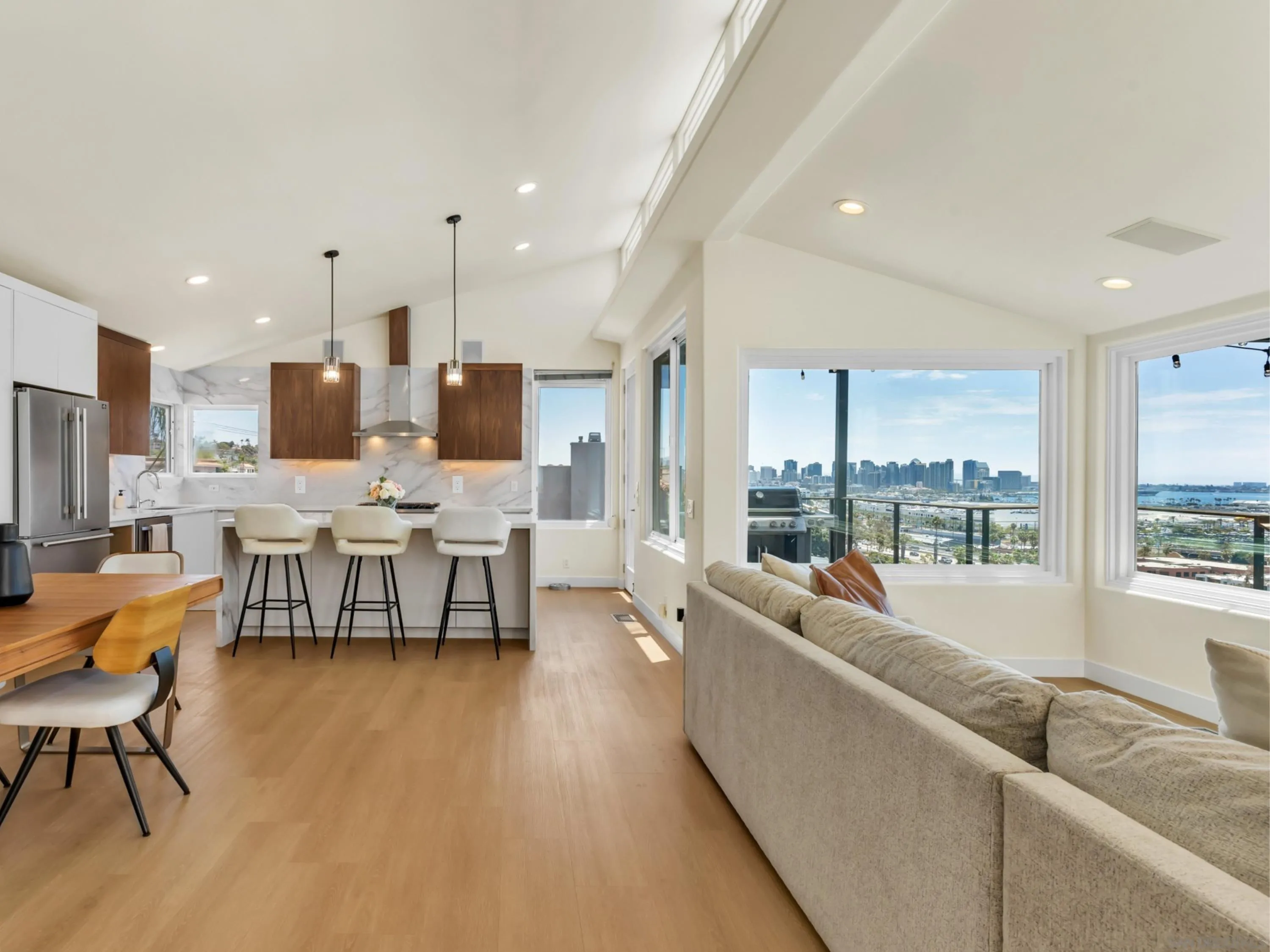 https://cdn.realtyfeed.com/cdn/127/260018030/516690e604548a2c44932b0bee916c08.webp