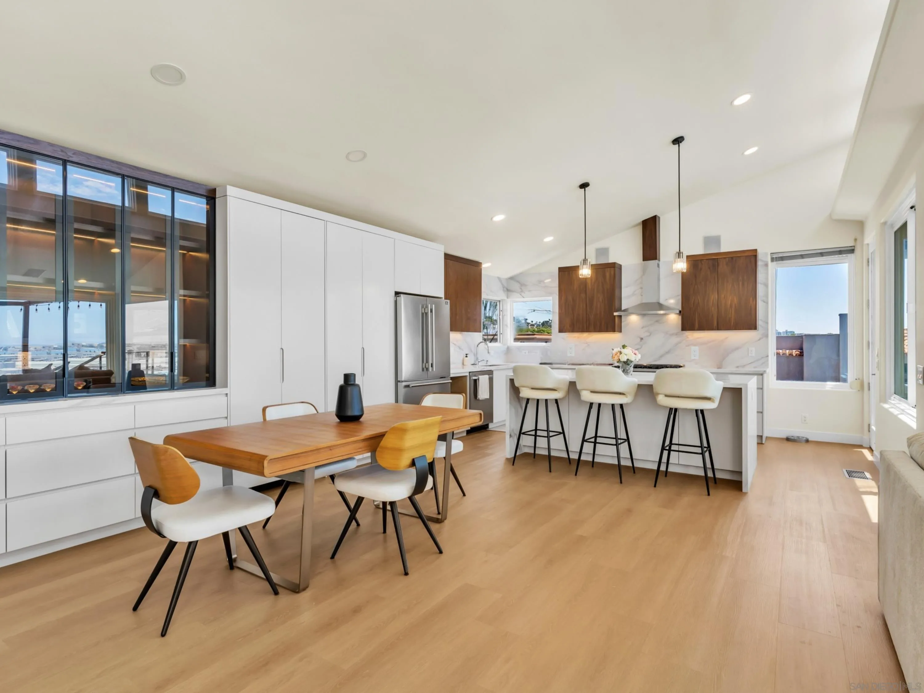 https://cdn.realtyfeed.com/cdn/127/260018030/6c12a43b09f0fc4379d33835d9a68fbf.webp