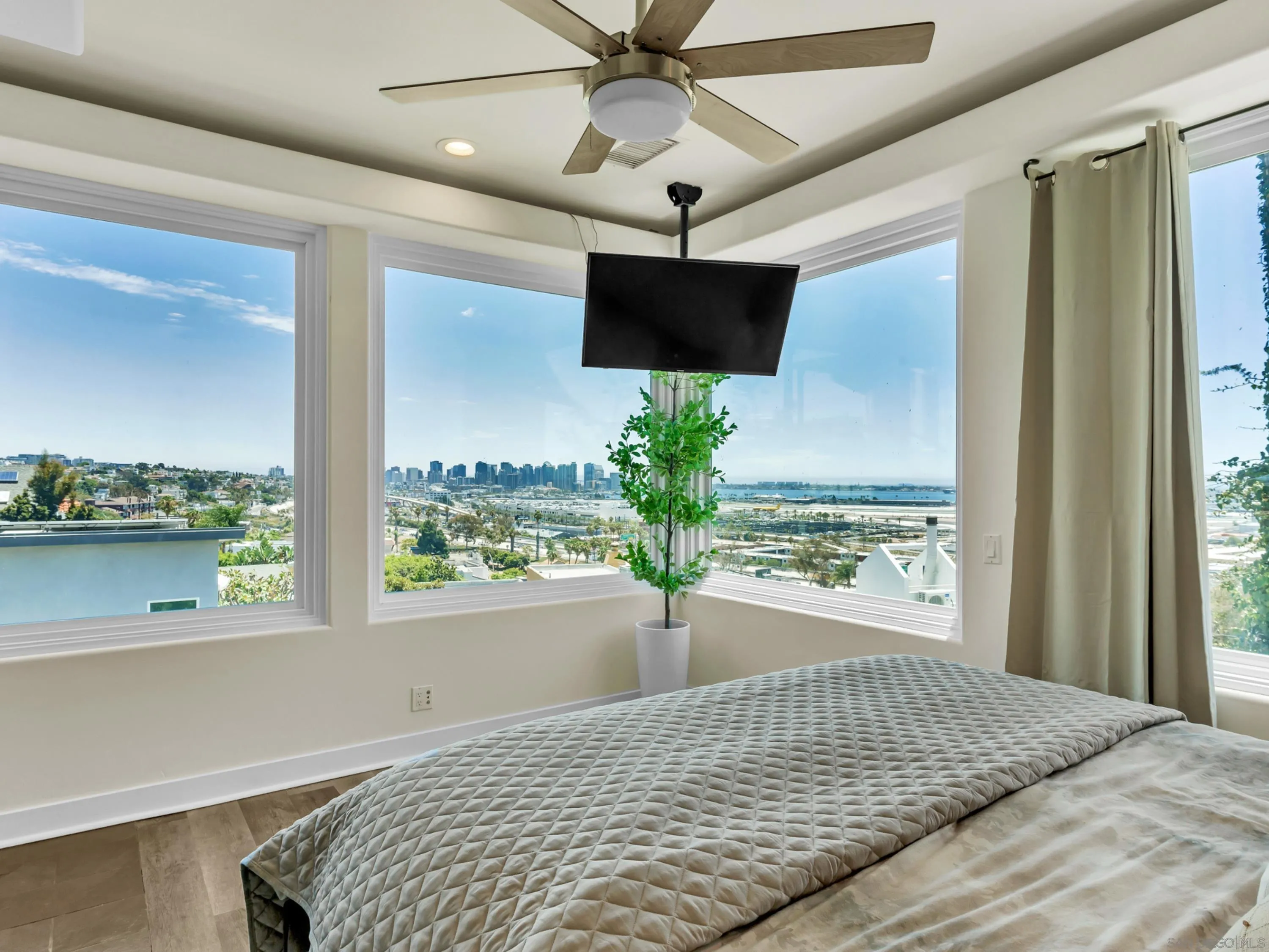 https://cdn.realtyfeed.com/cdn/127/260018030/774b22ec9467acaca07e63b843e2aec8.webp