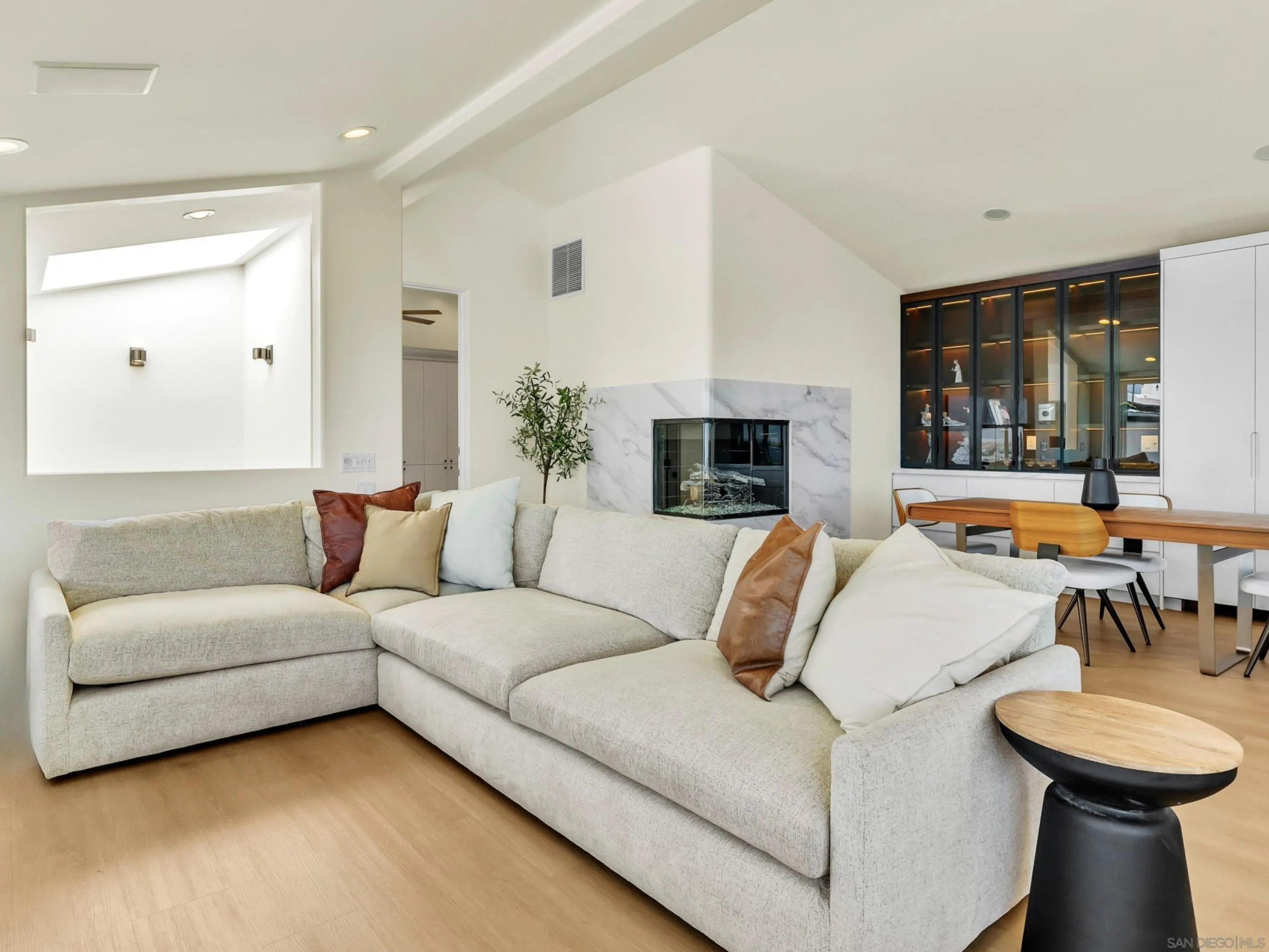 https://cdn.realtyfeed.com/cdn/127/260018030/e1d4d911e2ffdc8c5384faac233a8c4a.webp