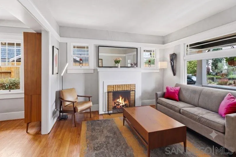 https://cdn.realtyfeed.com/cdn/127/260018037/bea3dec04bf4a4e503b1a02023fa6fa7.webp