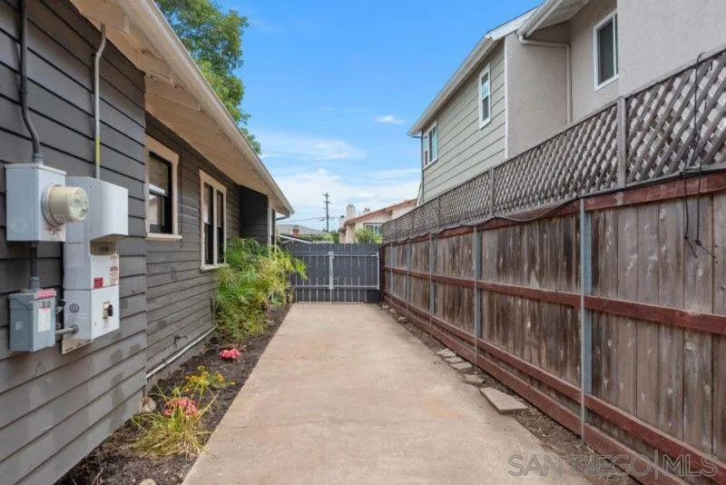 https://cdn.realtyfeed.com/cdn/127/260018037/dcd67f8521422ee017d787dd3c5c6092.webp
