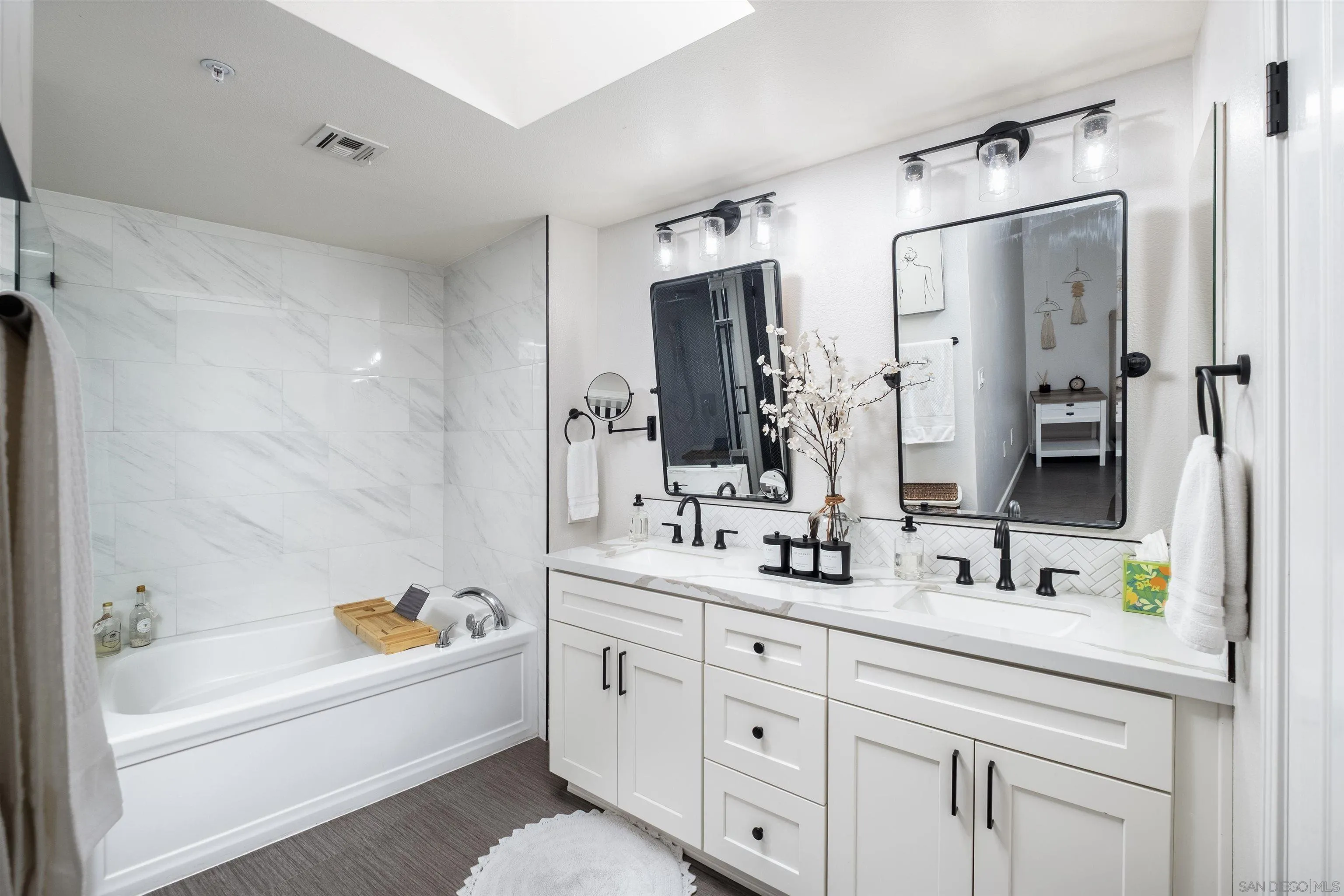 https://cdn.realtyfeed.com/cdn/127/260018038/17ba0ee2ad9c6f41509af0c3b048a8ba.webp