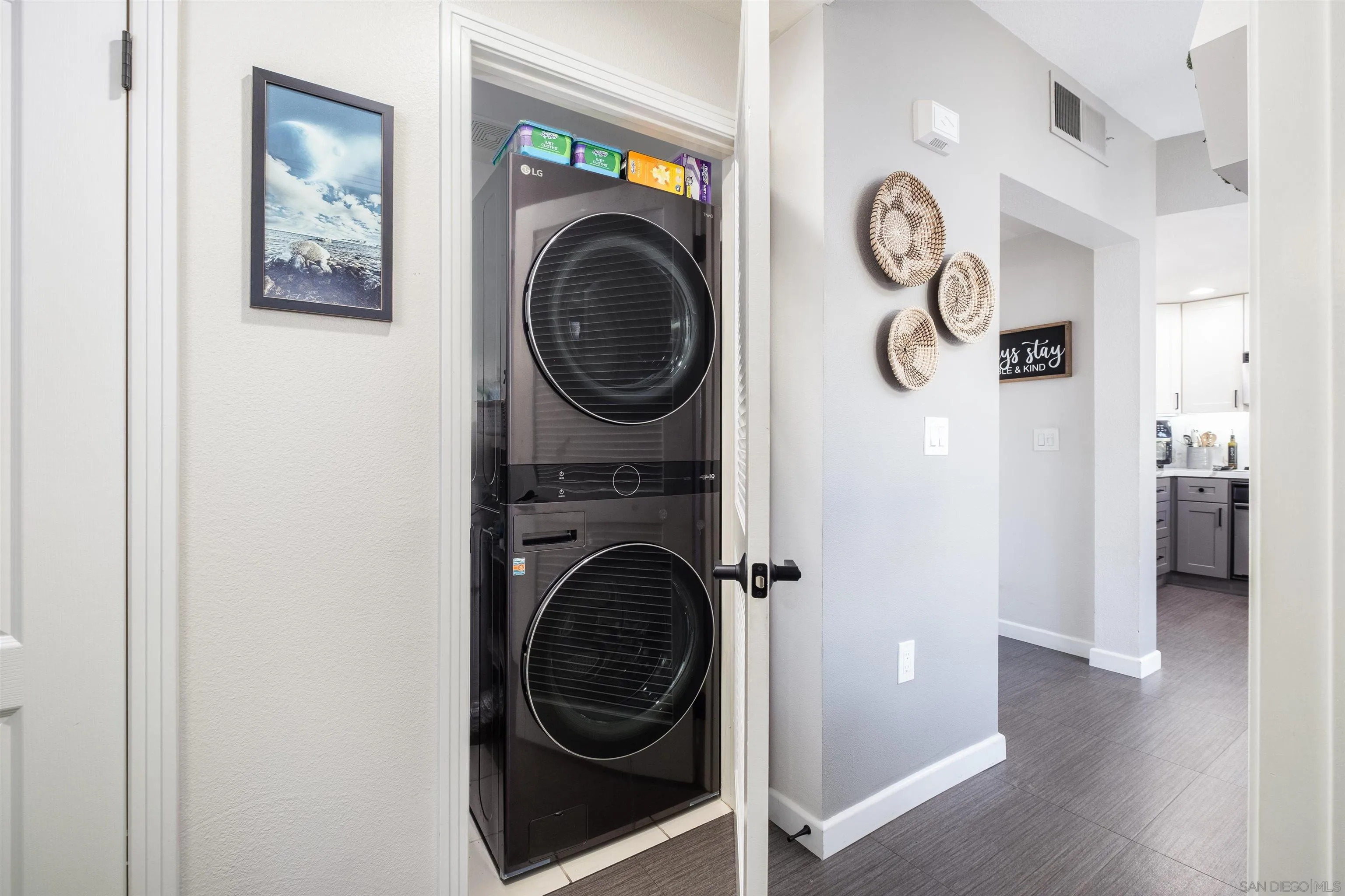 https://cdn.realtyfeed.com/cdn/127/260018038/57d940008a0eb4130830d334b19c5598.webp