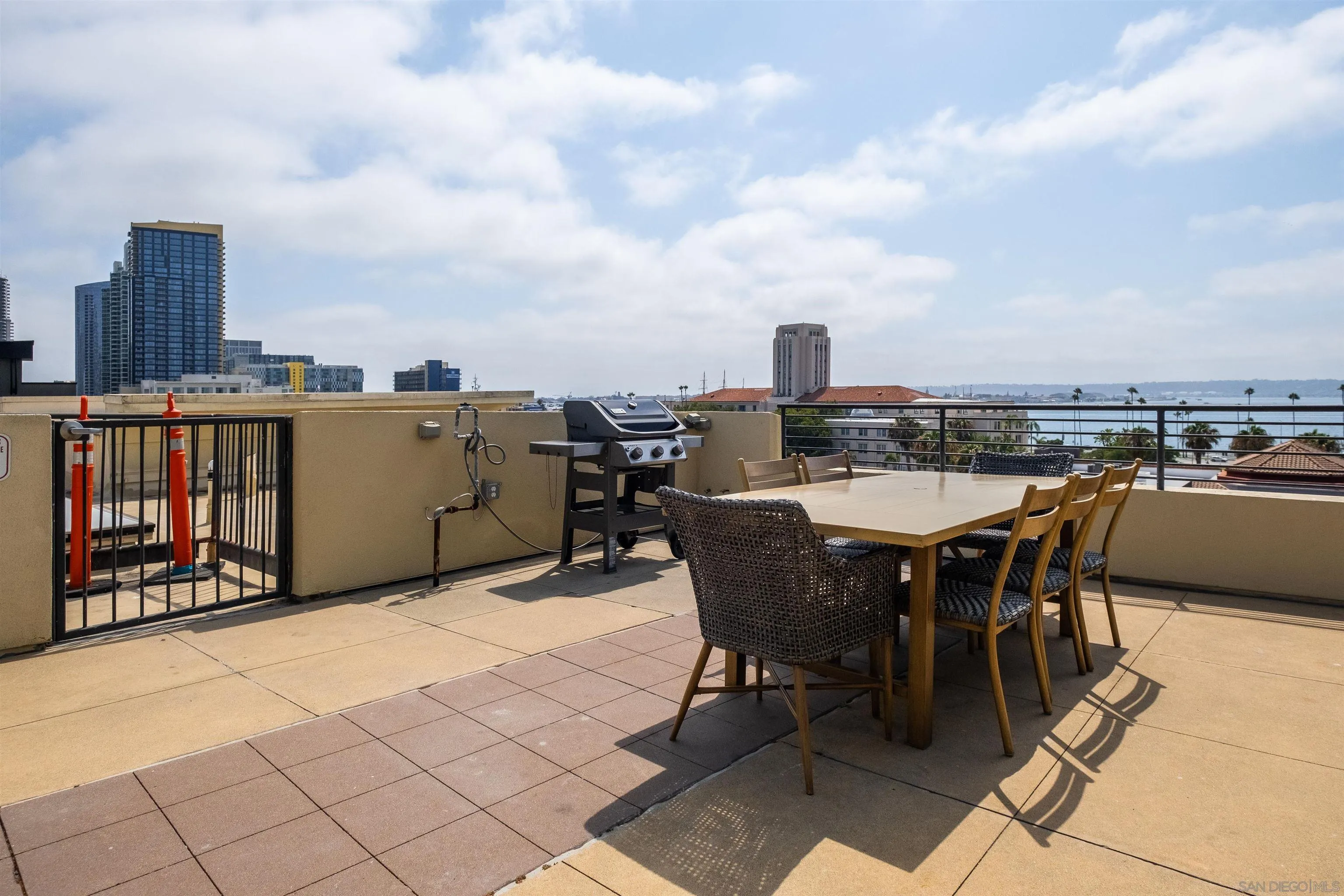 https://cdn.realtyfeed.com/cdn/127/260018038/63204fa62ac18f5f763b81fa9e775597.webp