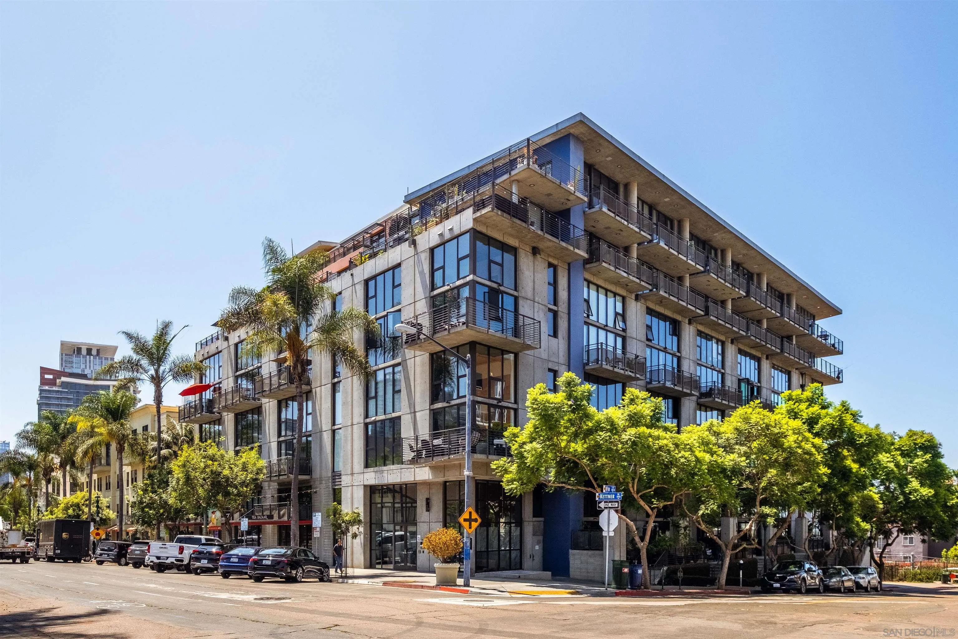 https://cdn.realtyfeed.com/cdn/127/260018038/9da535449126920b412f0b89bcfb7c26.webp