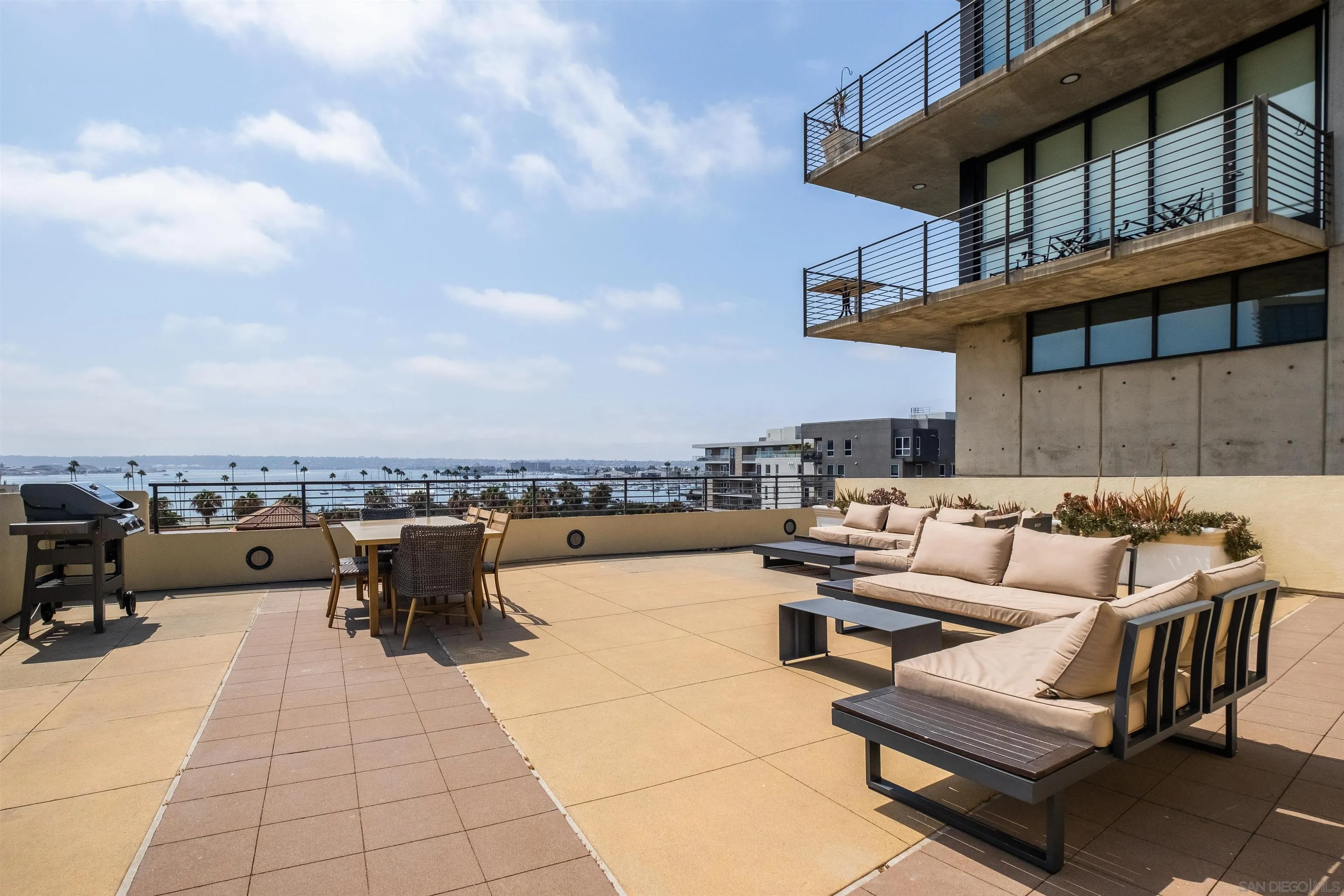 https://cdn.realtyfeed.com/cdn/127/260018038/a860b7f76c7b62cf9316ec5799a6b2ca.webp