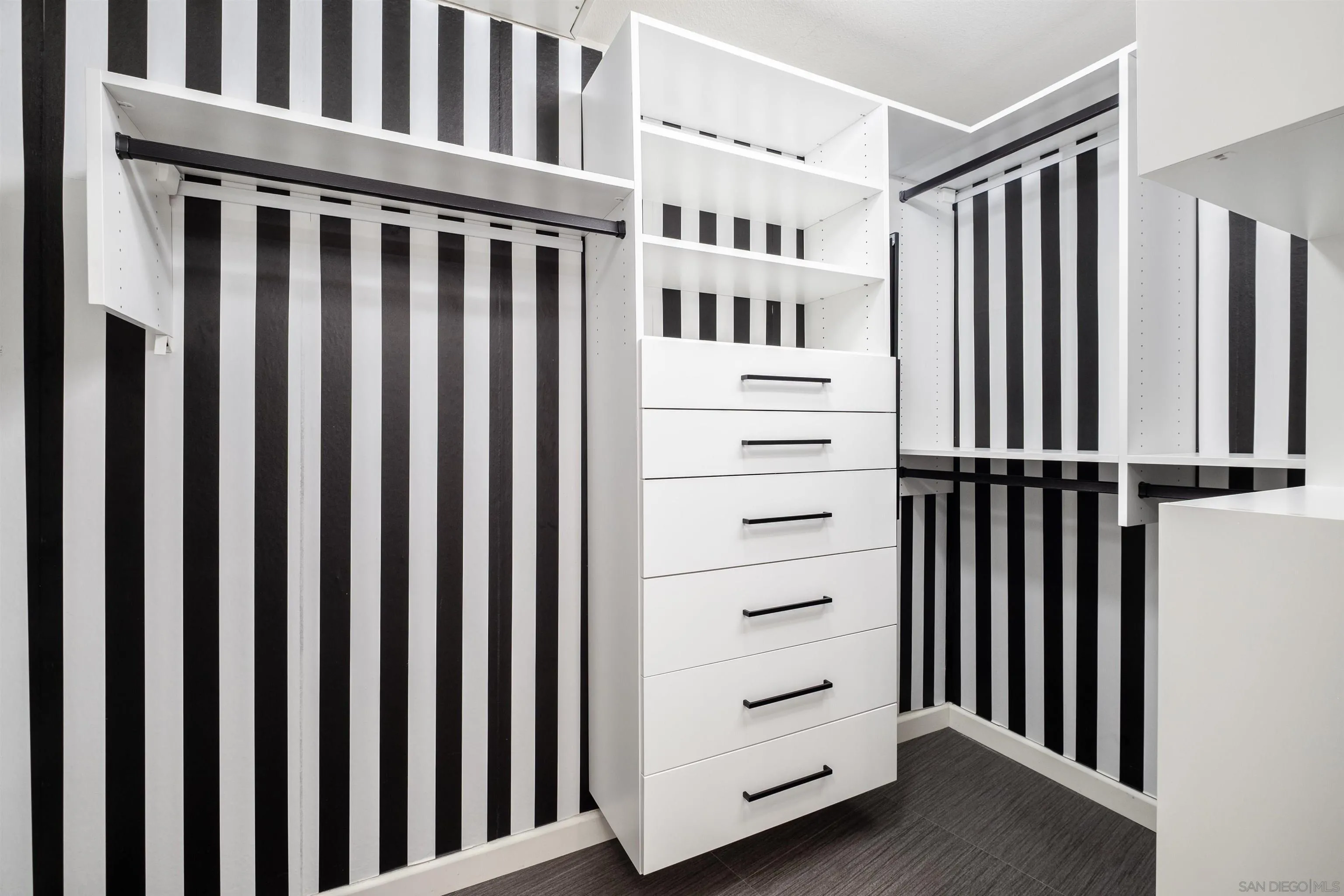 https://cdn.realtyfeed.com/cdn/127/260018038/c9f6bedf16896e99de4c8b5da1471df0.webp