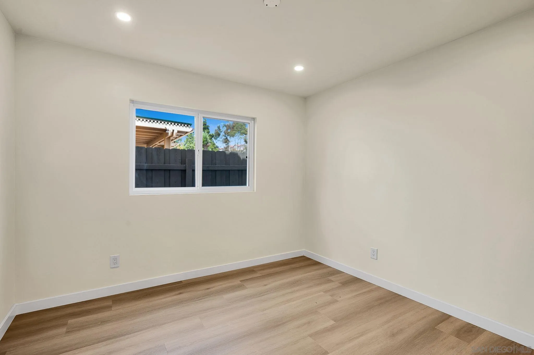 https://cdn.realtyfeed.com/cdn/127/260018040/0376d483b019993da8d5787ceff3ecc8.webp
