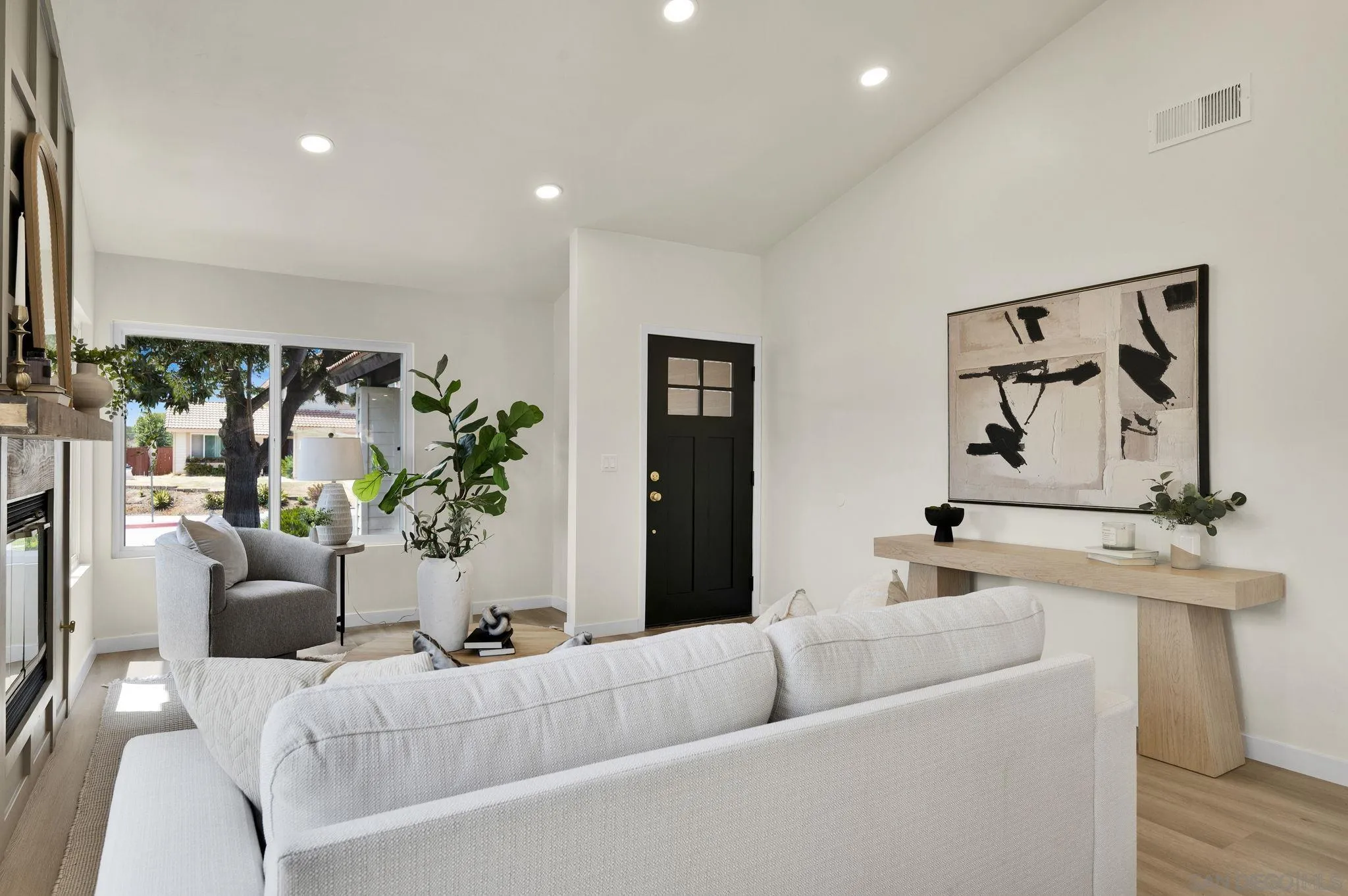 https://cdn.realtyfeed.com/cdn/127/260018040/17b1f7593357f5e088f8f999fd536e83.webp