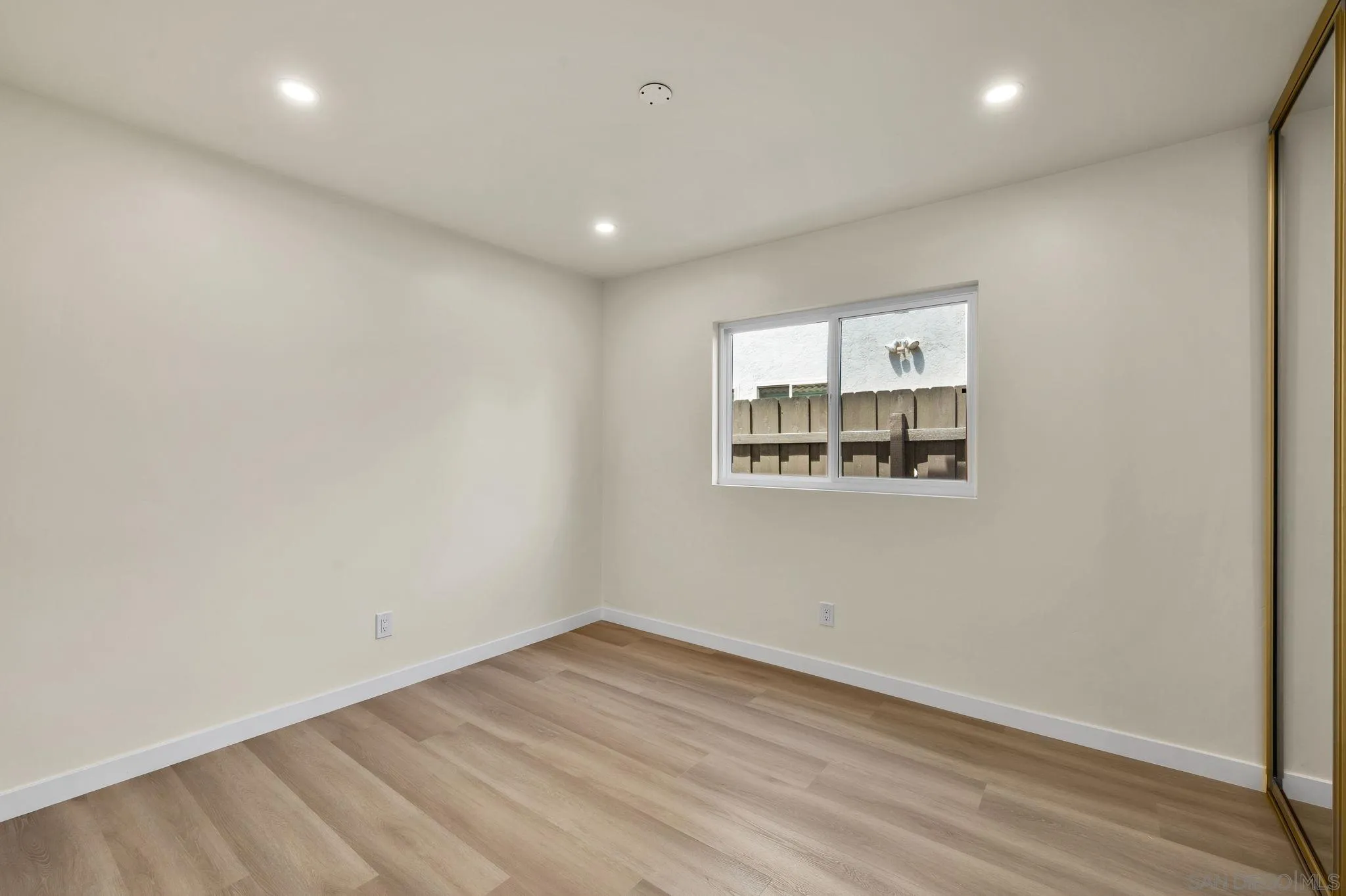 https://cdn.realtyfeed.com/cdn/127/260018040/222247fd637bb8d8a37f0a62d6f395d1.webp